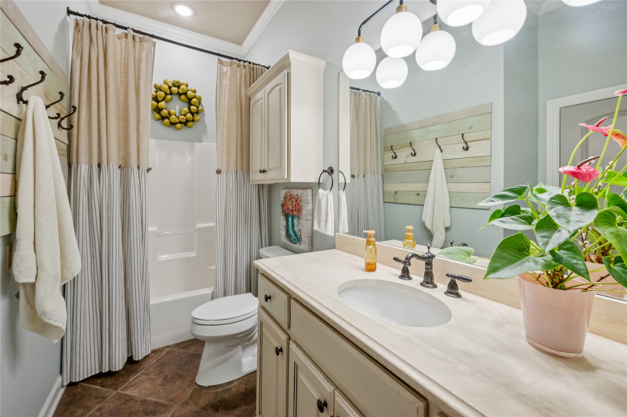12408 S Ash Avenue Property Photo 6