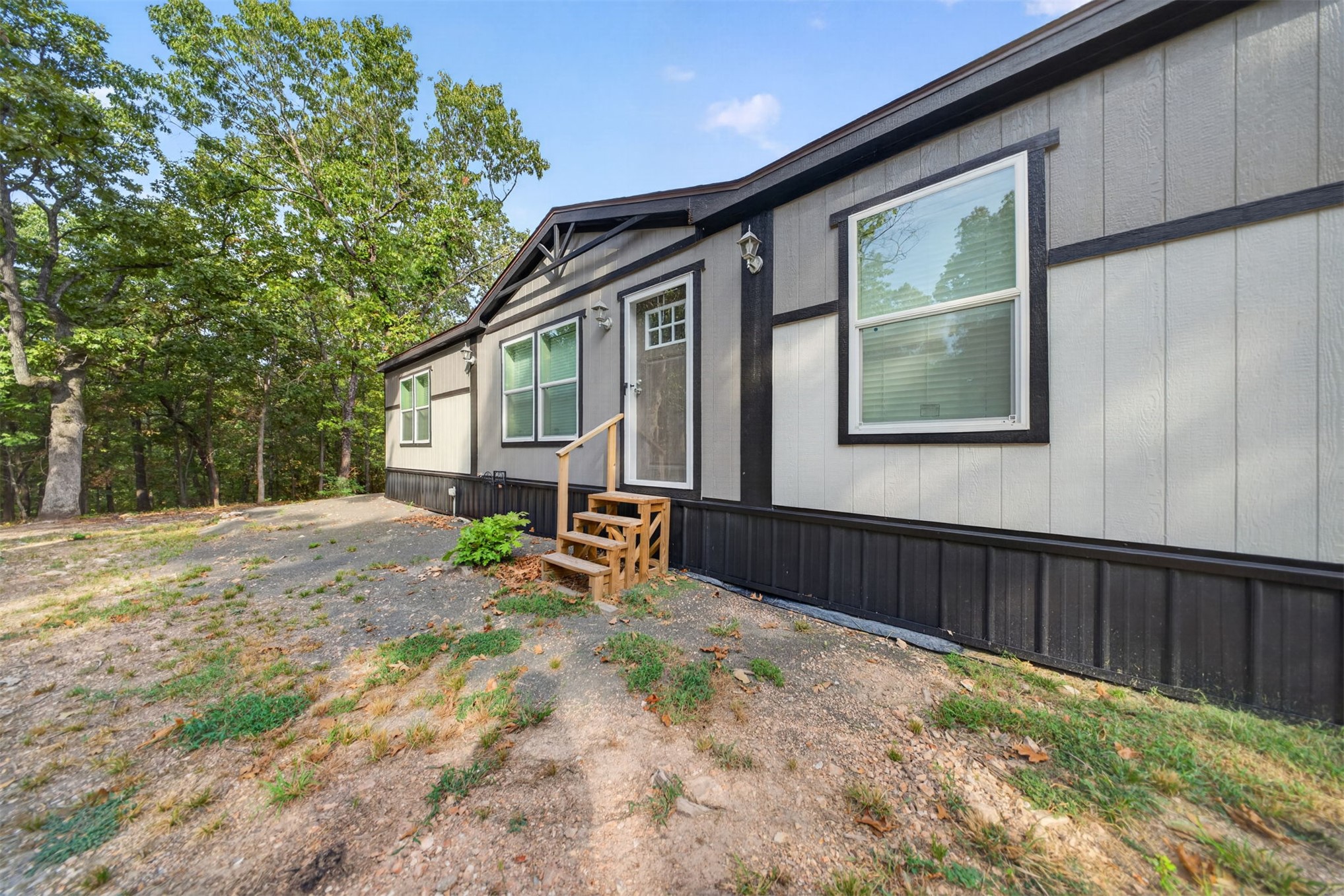 7647 E 430 Road Property Photo 3