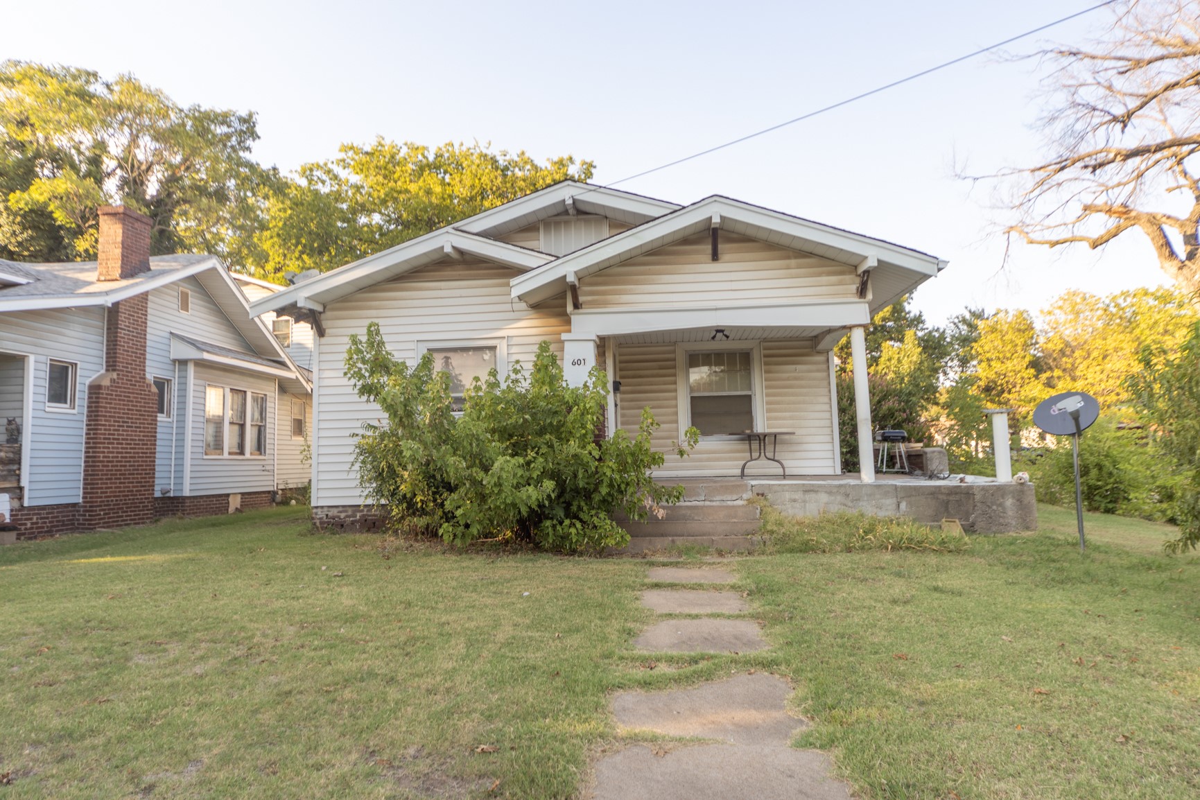 601 W Otoe Avenue Property Photo 1