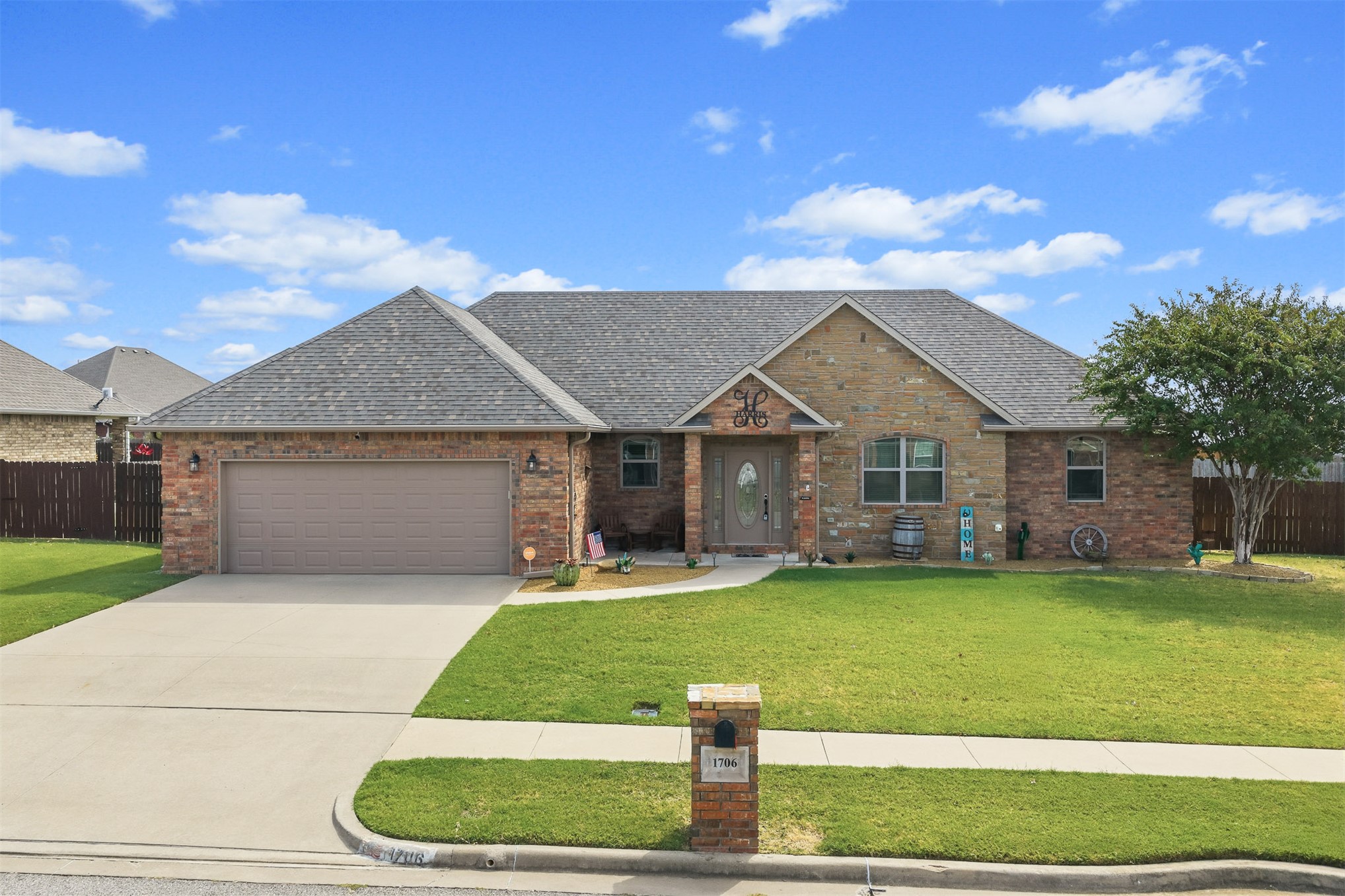 1706 Lisa Lane Property Photo 1