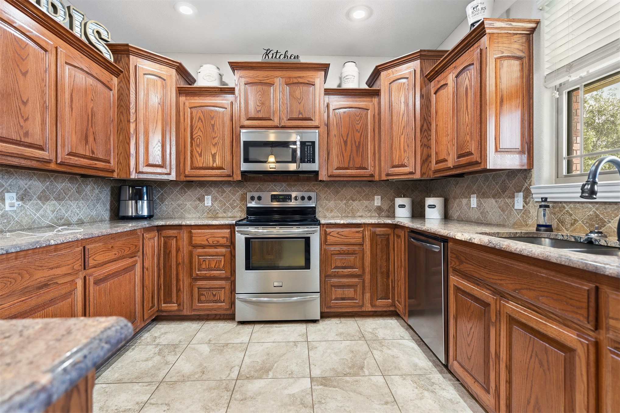 1706 Lisa Lane Property Photo 10
