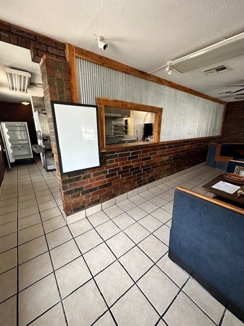 1100 N York Street Property Photo 4