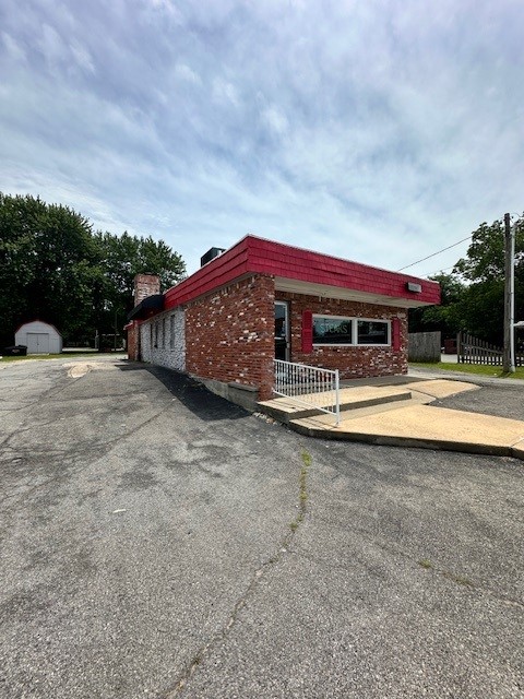 1100 N York Street Property Photo 14