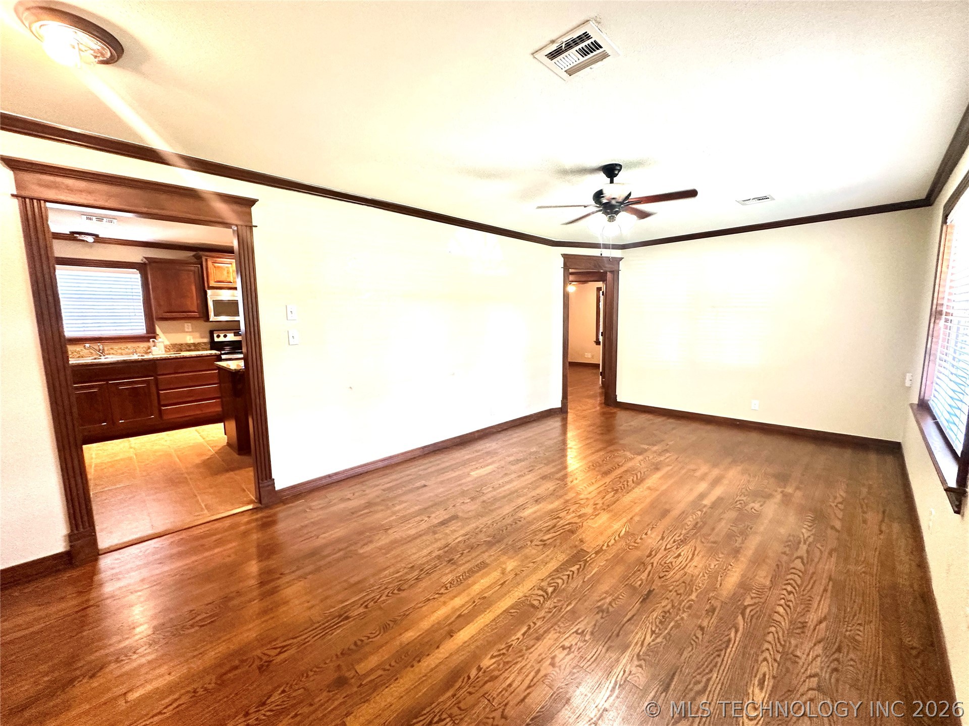 1104 S Reavis Road Property Photo 3