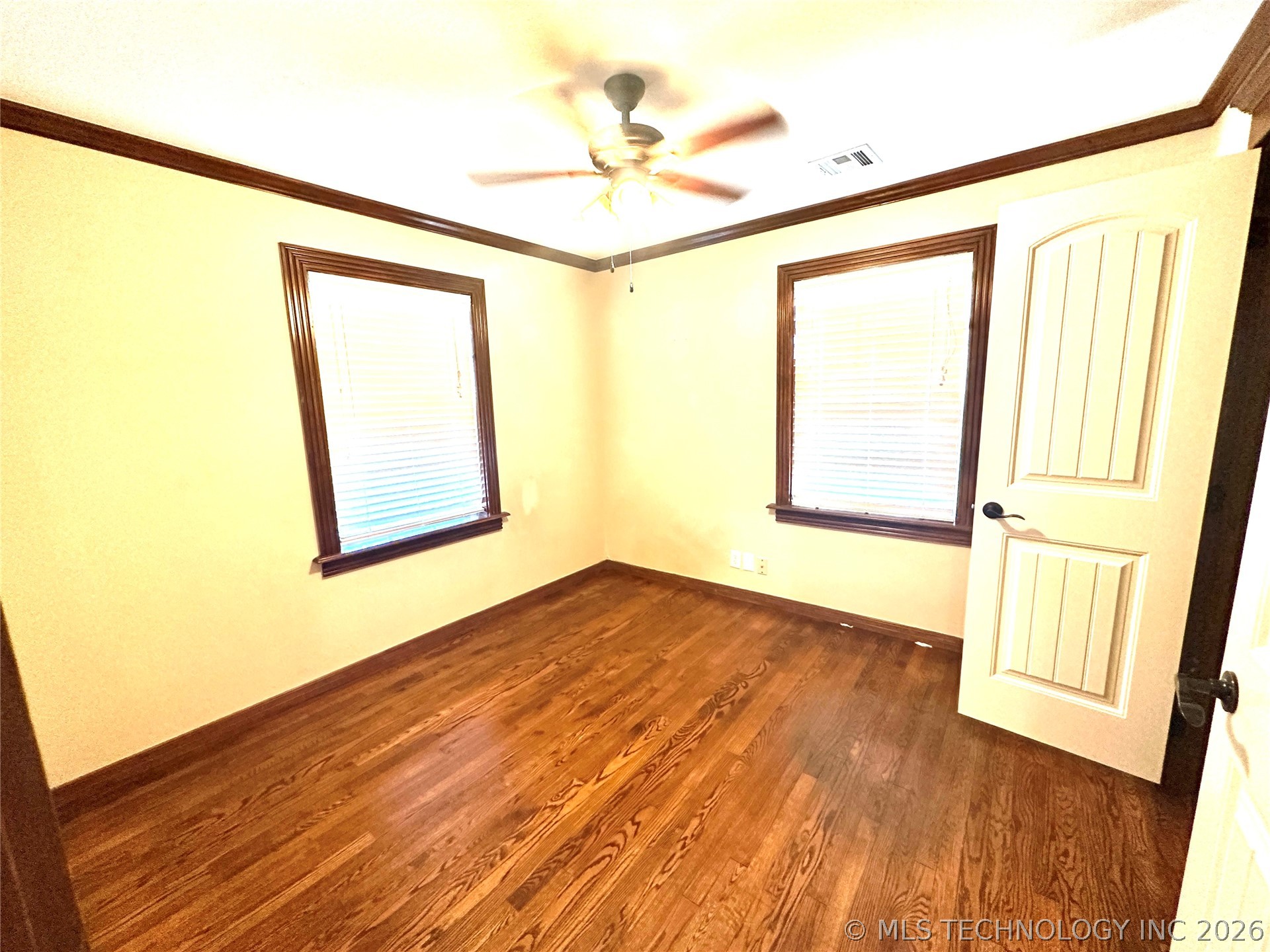 1104 S Reavis Road Property Photo 11
