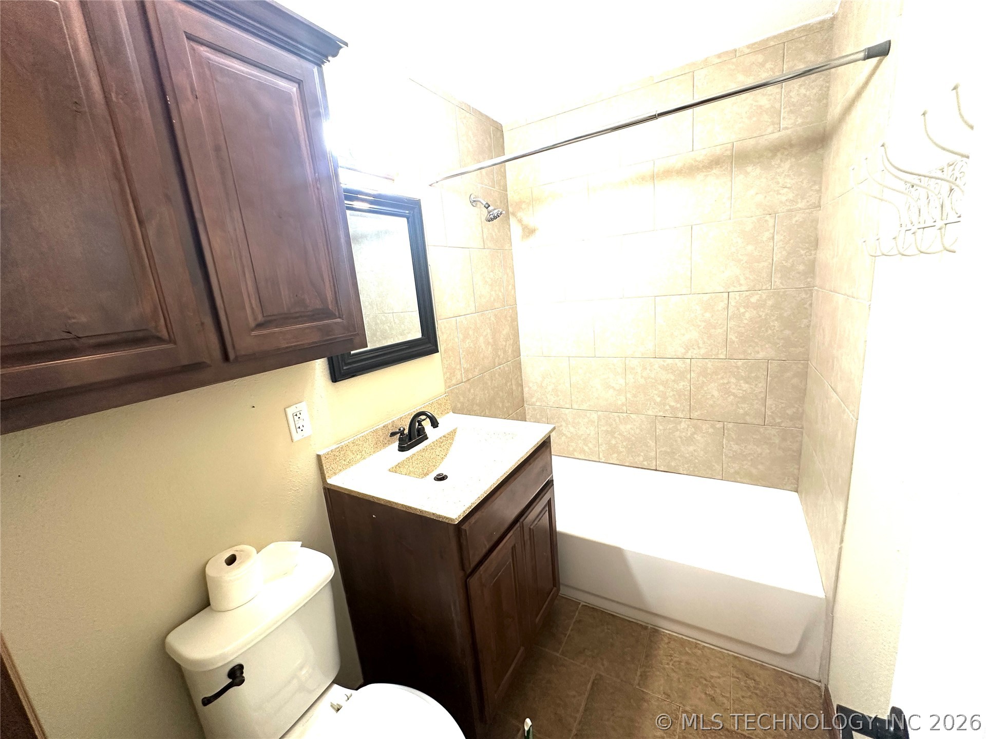1104 S Reavis Road Property Photo 12