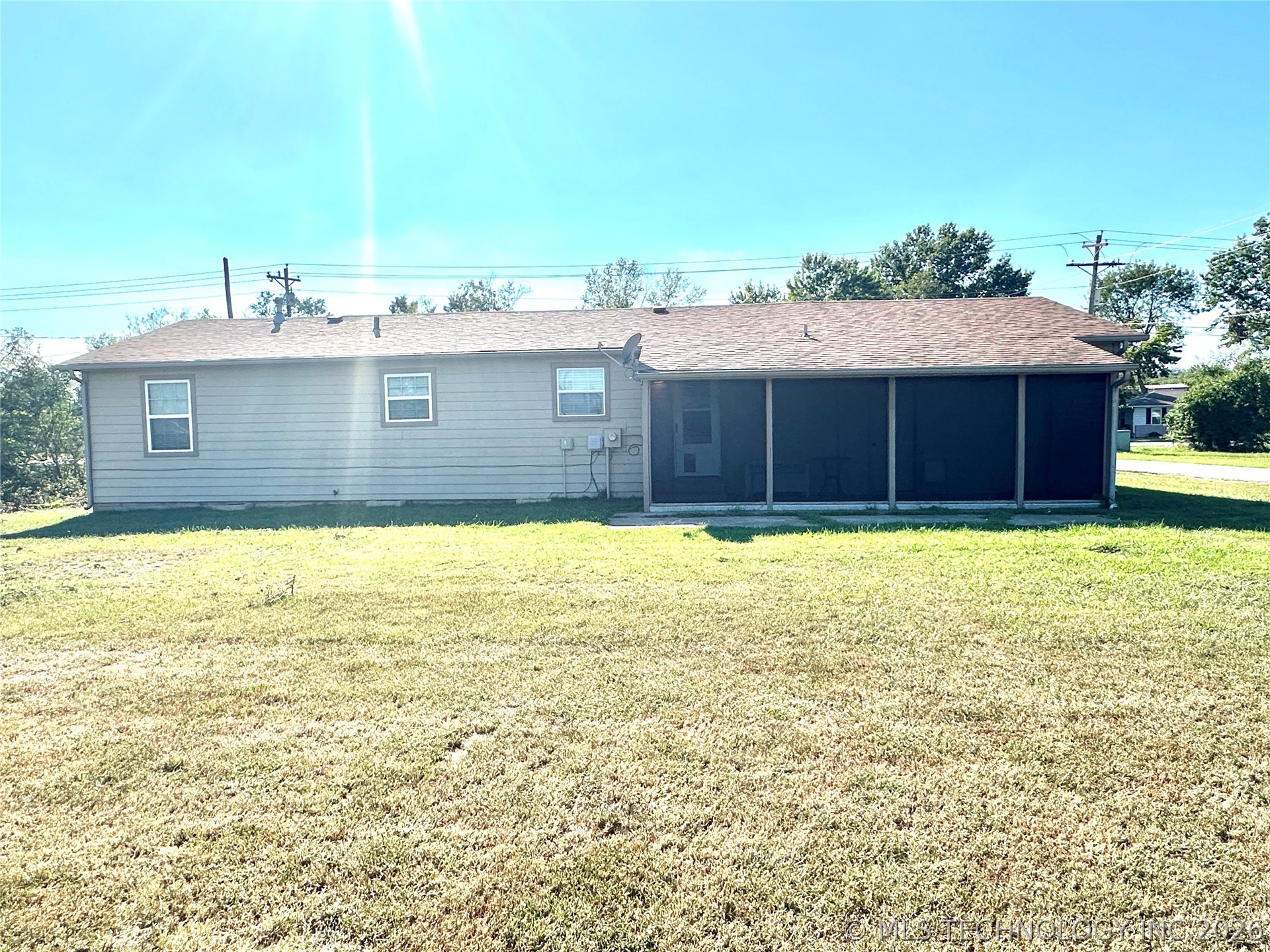 1104 S Reavis Road Property Photo 13