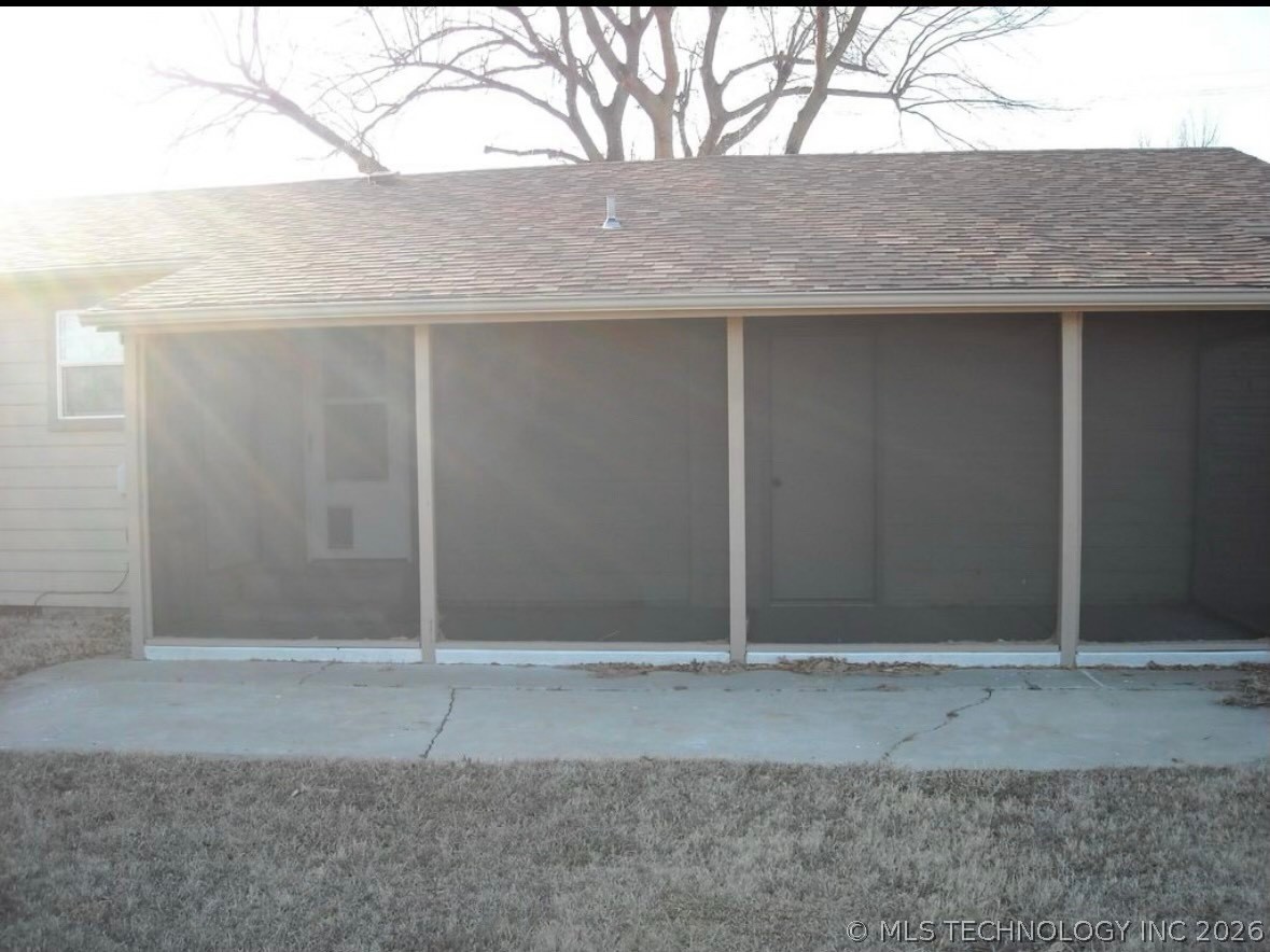 1104 S Reavis Road Property Photo 15