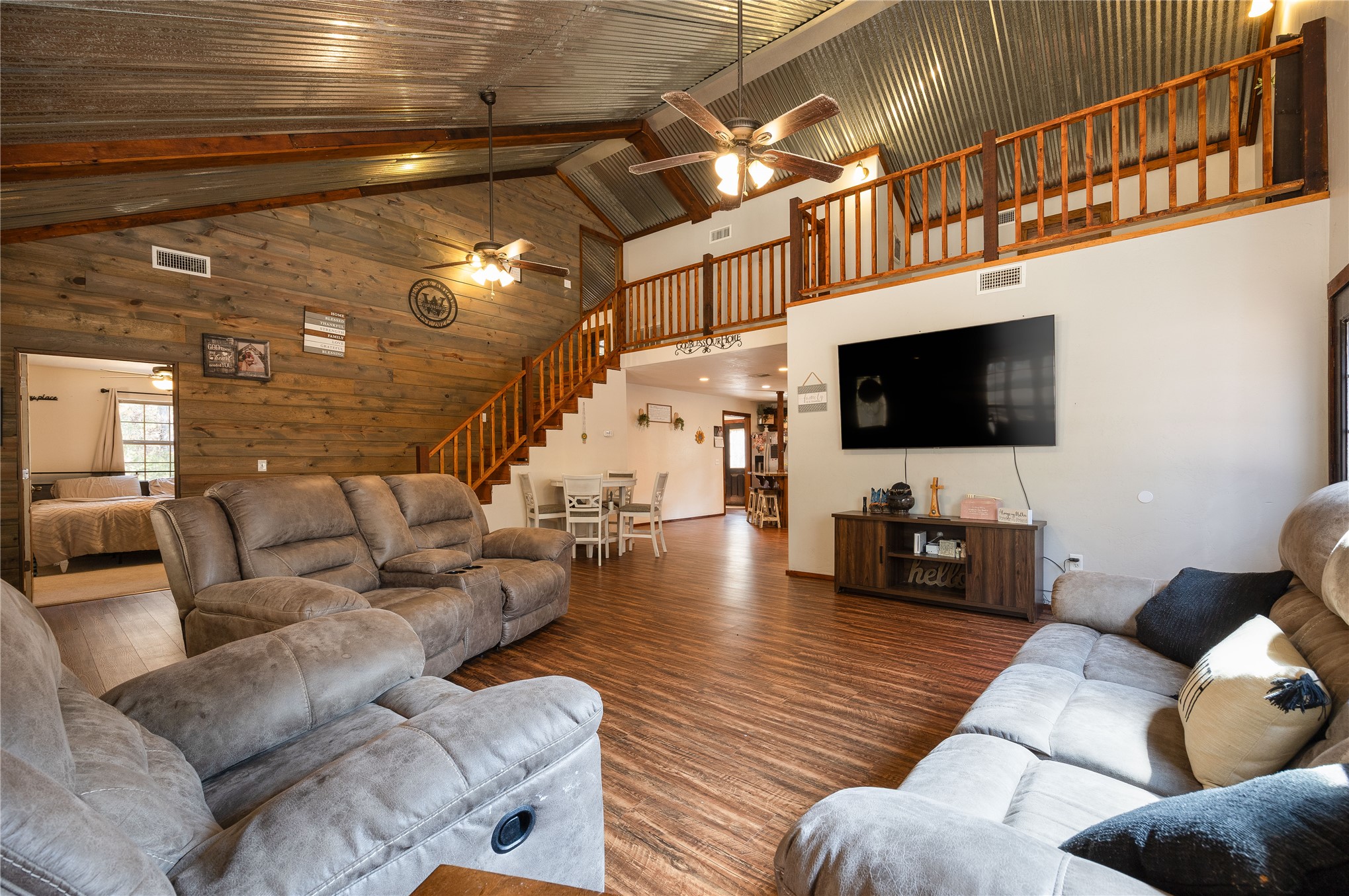 1099 N 4293 Road Property Photo 2