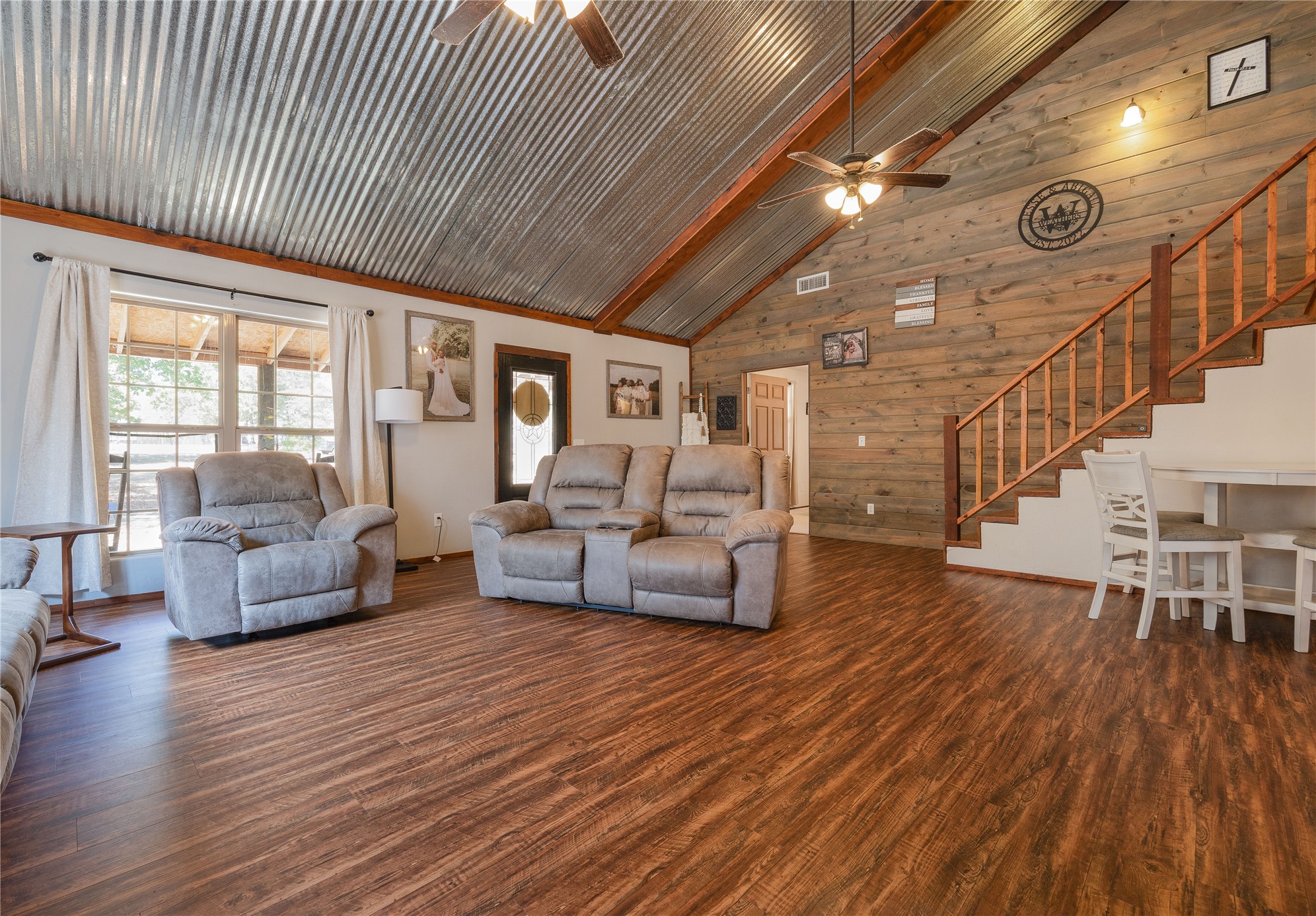 1099 N 4293 Road Property Photo 3