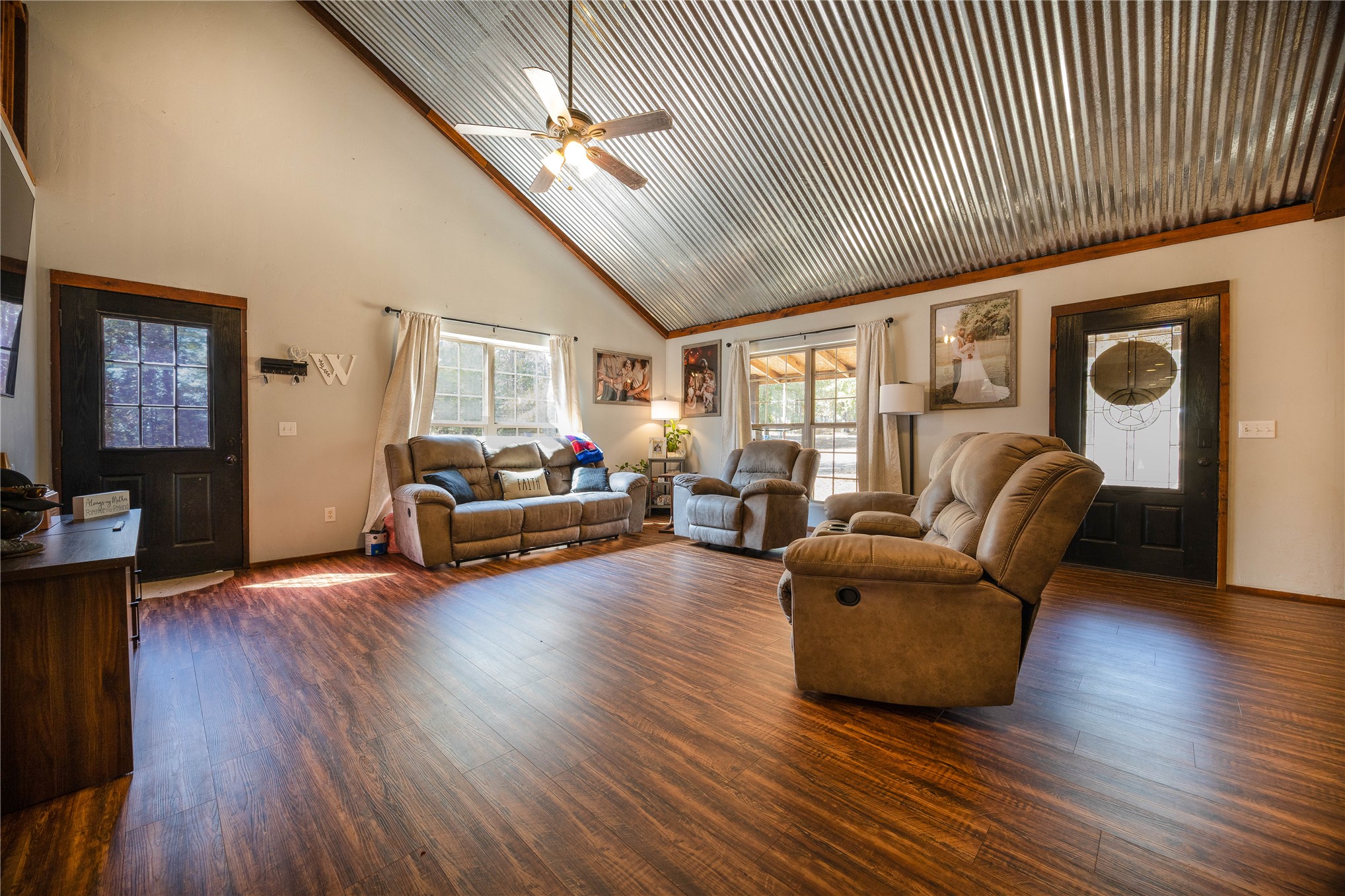 1099 N 4293 Road Property Photo 4