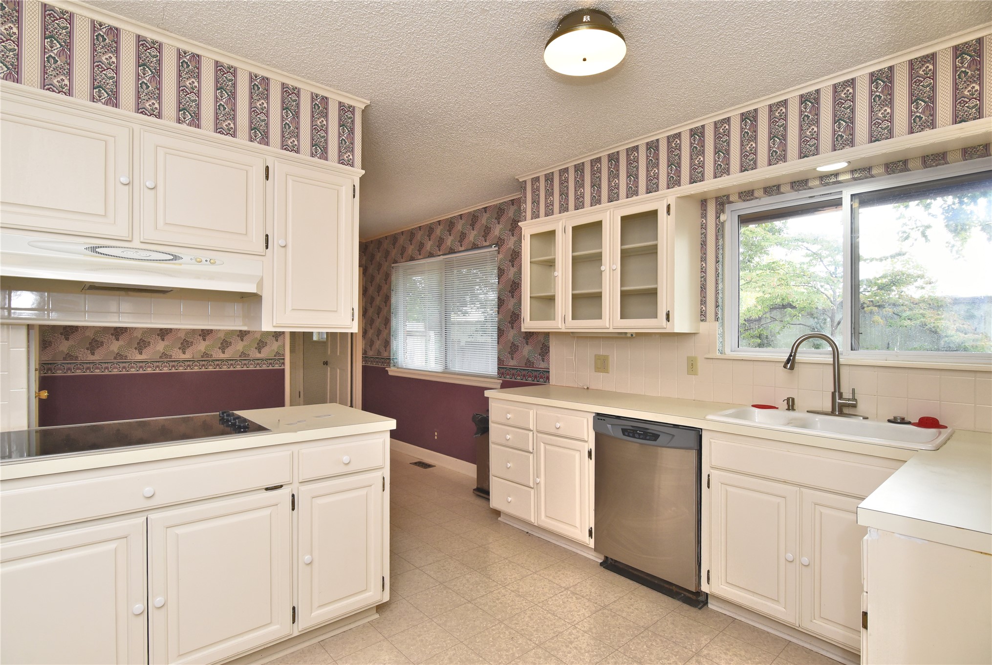 3512 E 70th Place Property Photo 13