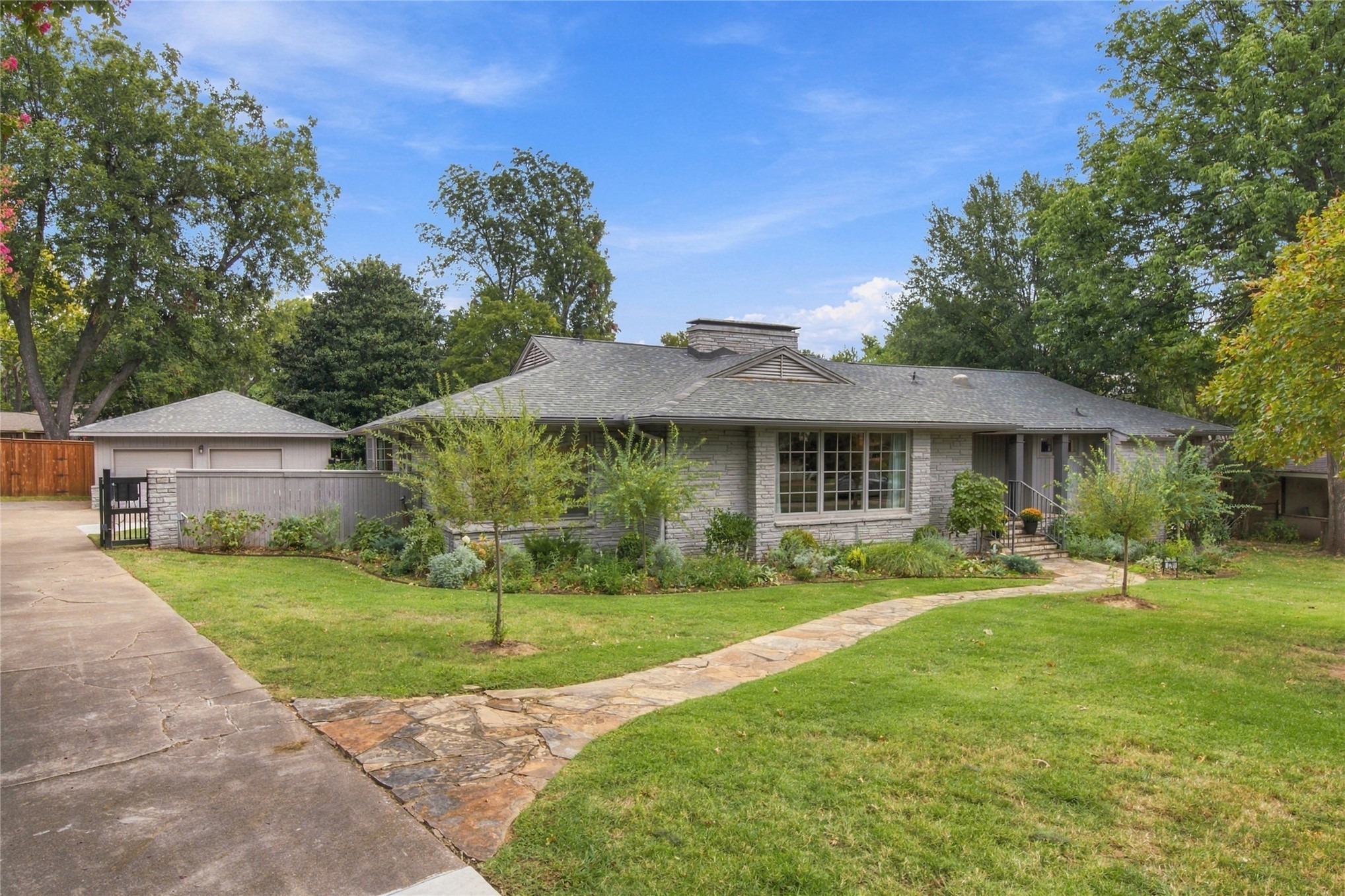 3701 Atlanta Avenue S Property Photo 2