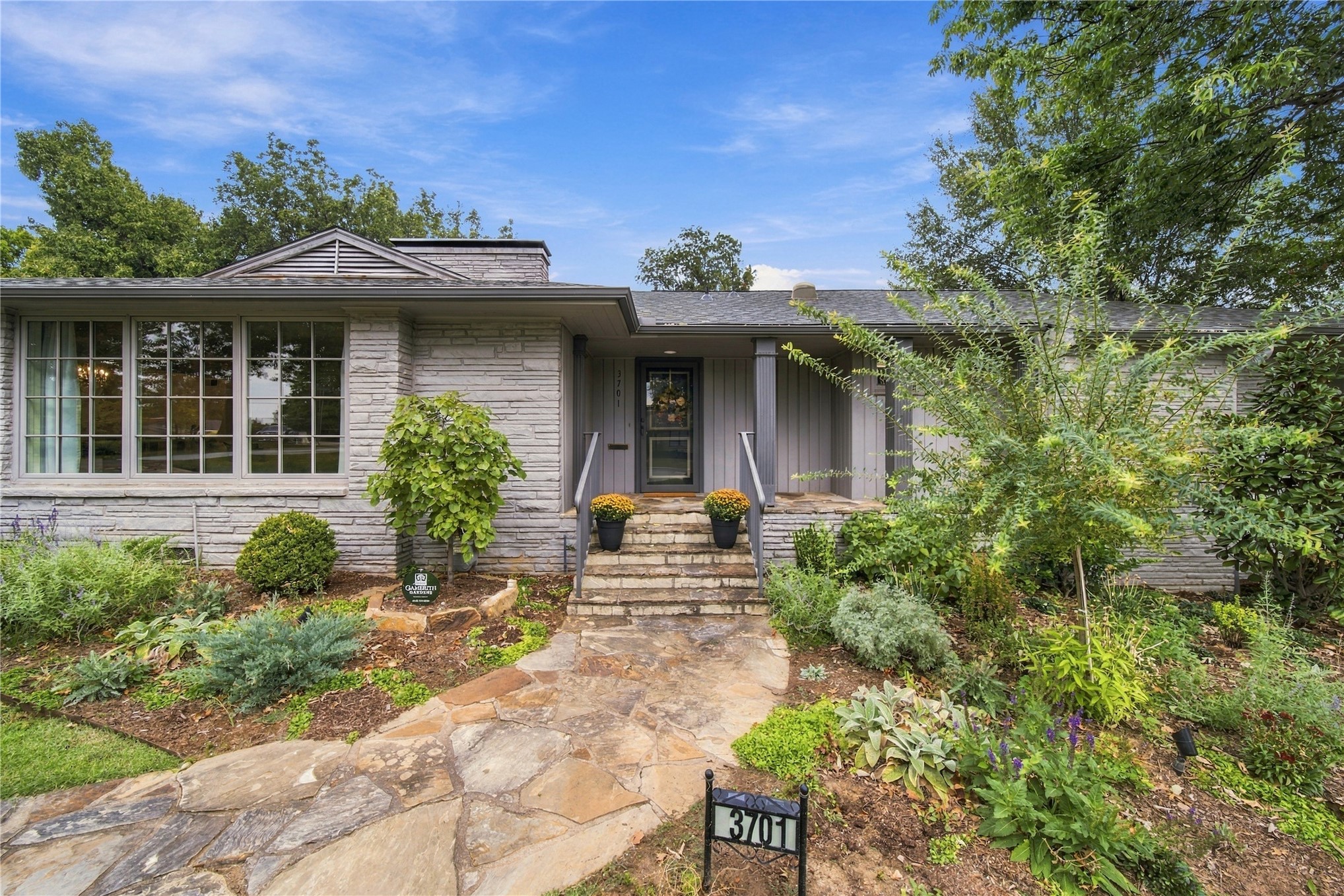 3701 Atlanta Avenue S Property Photo 3