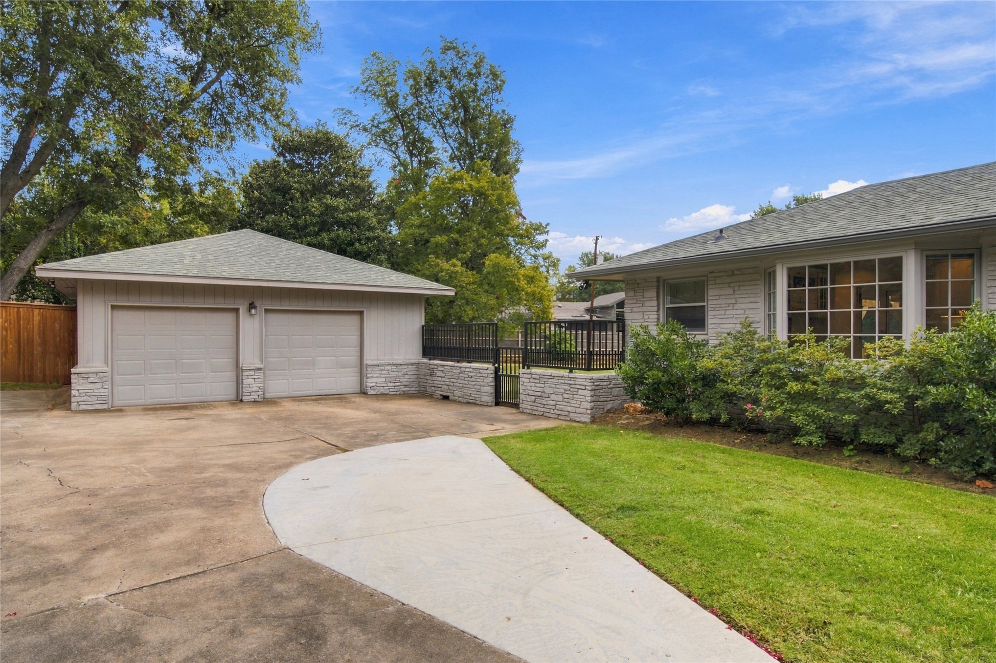 3701 Atlanta Avenue S Property Photo 4
