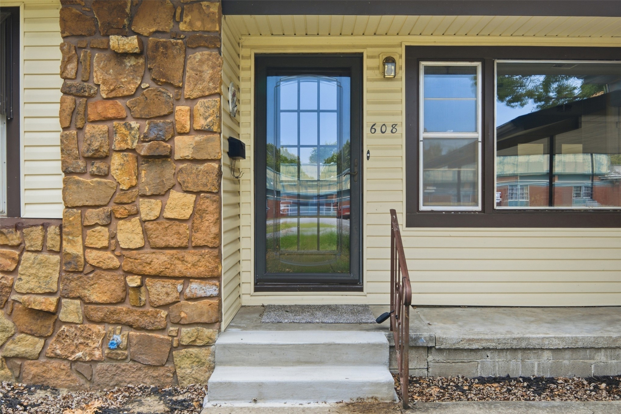 608 Se 6th Street Property Photo 4