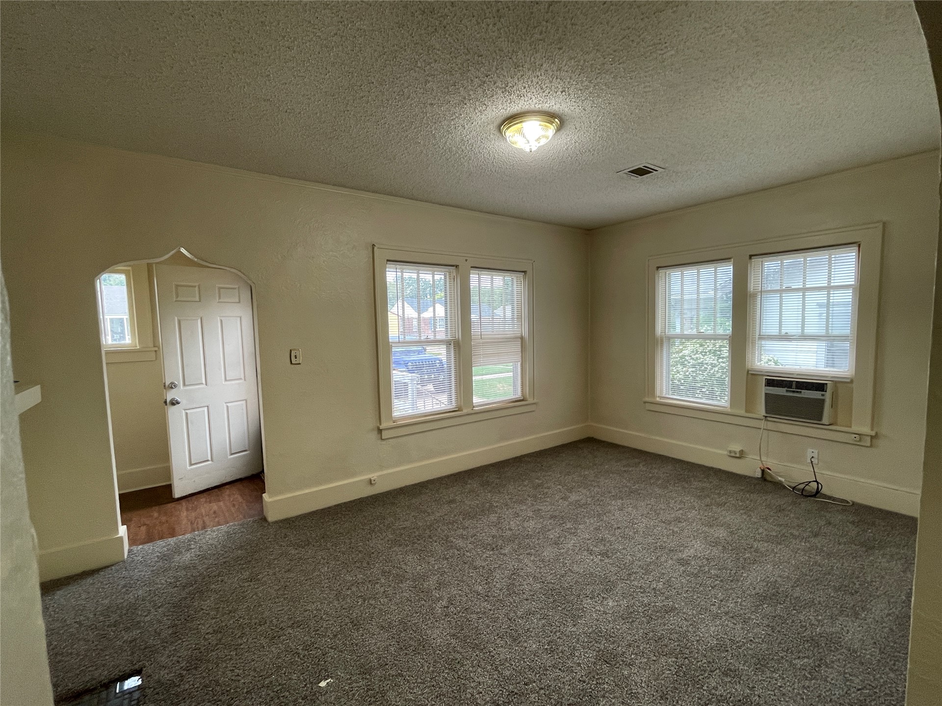 1829 N Denver Avenue Property Photo 4