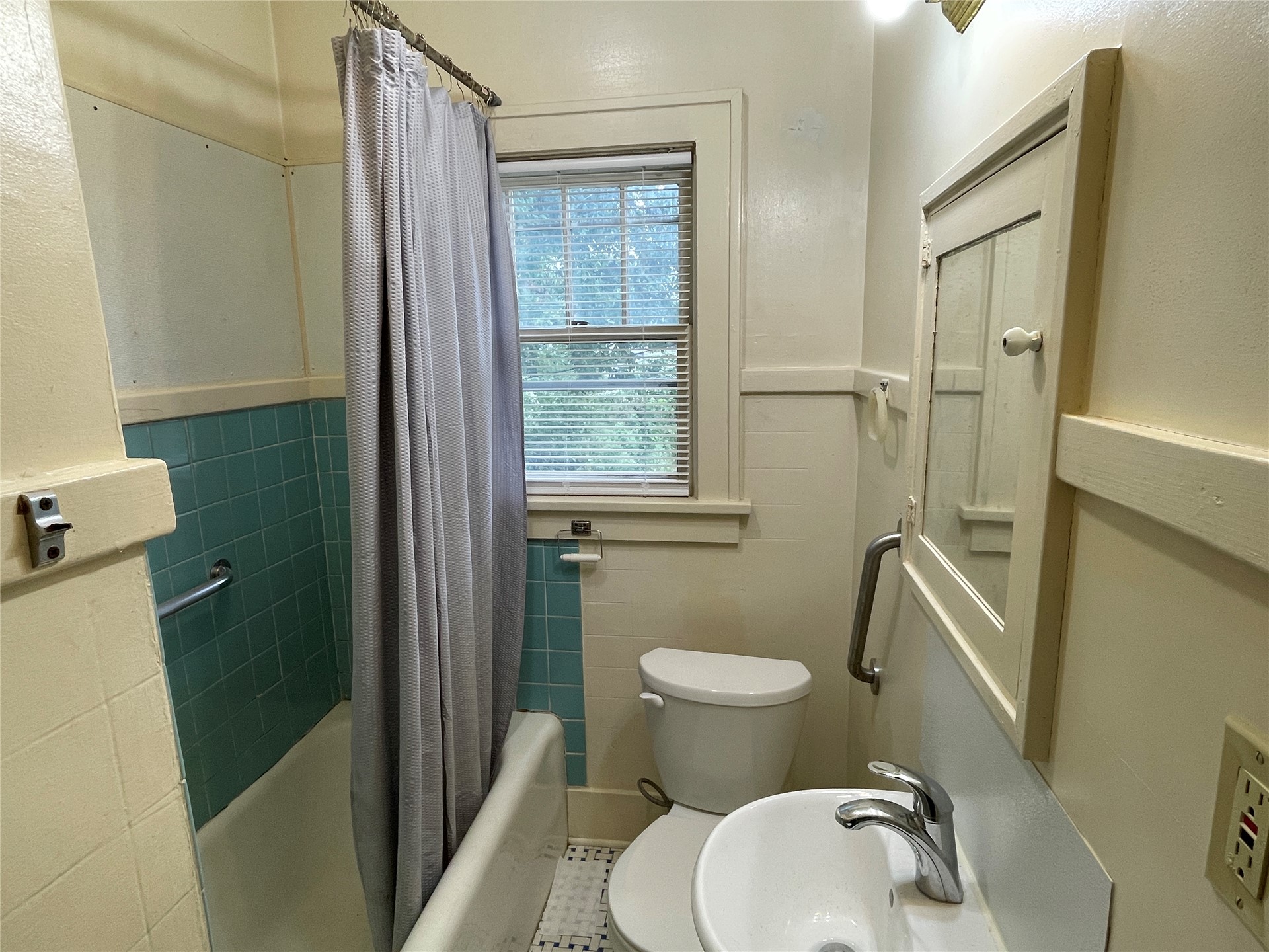 1829 N Denver Avenue Property Photo 9