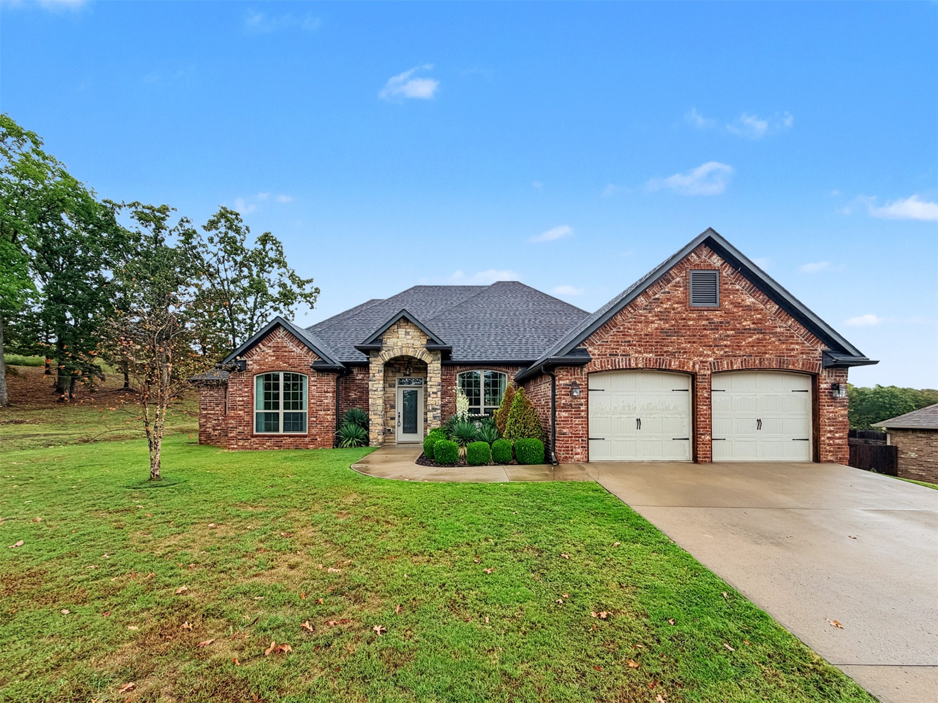 616 Woodlands Drive Property Photo 1