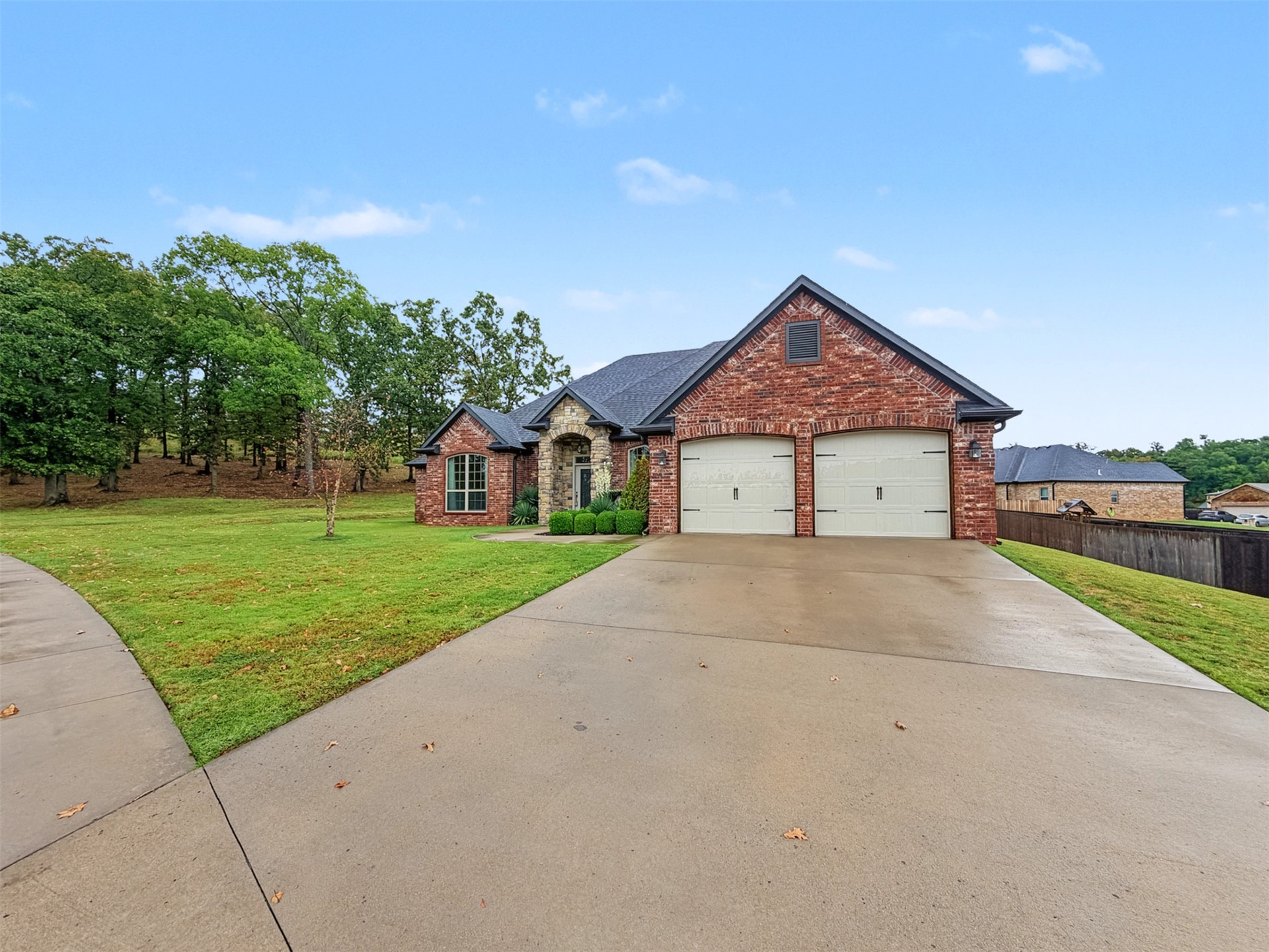 616 Woodlands Drive Property Photo 3