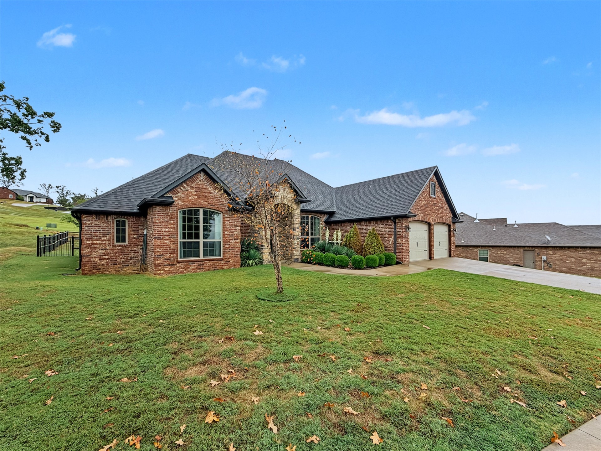 616 Woodlands Drive Property Photo 4