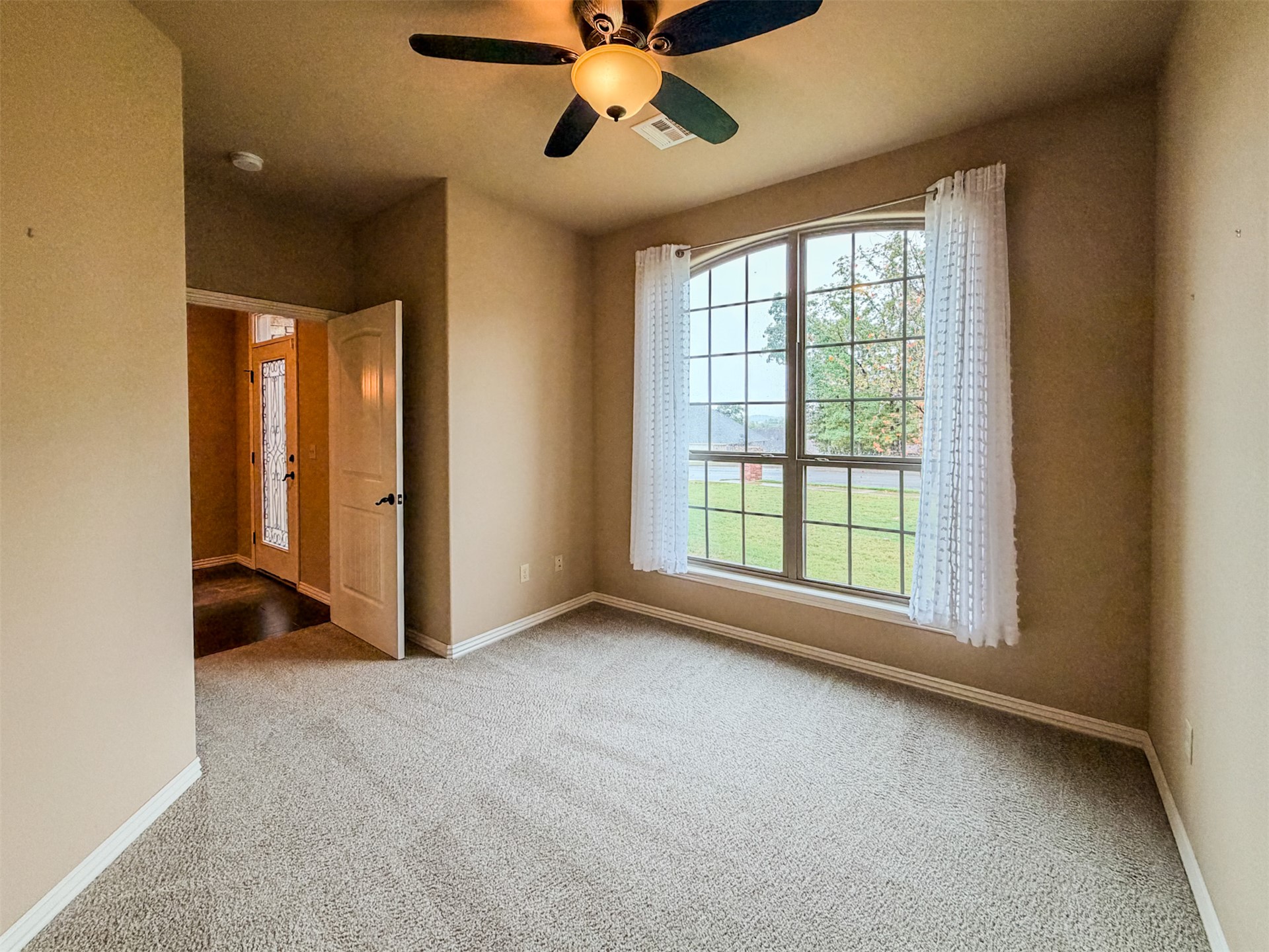 616 Woodlands Drive Property Photo 10