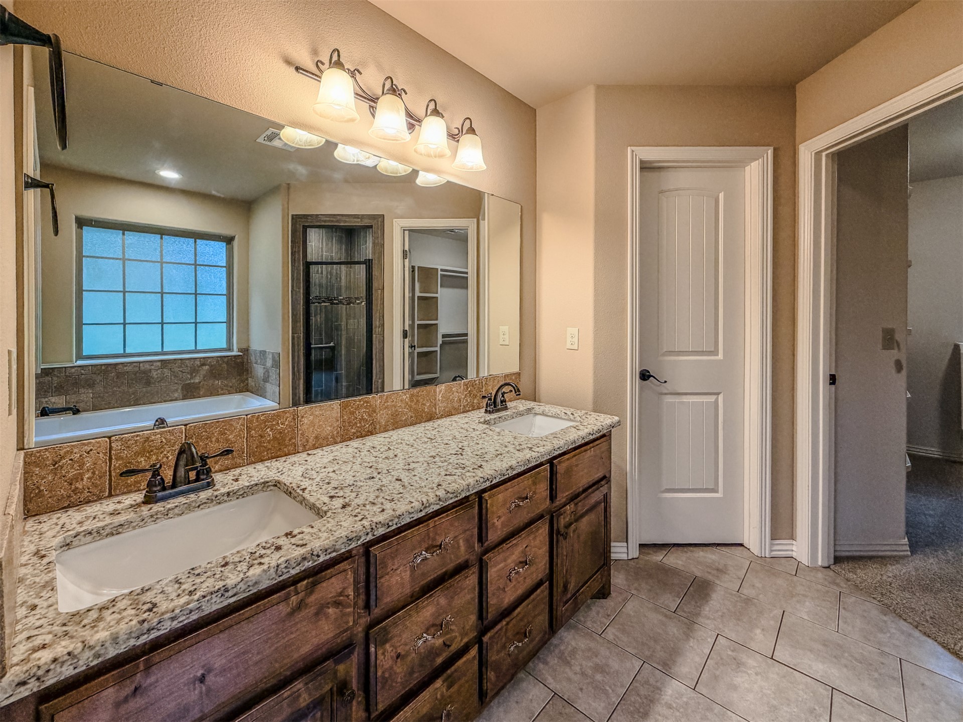 616 Woodlands Drive Property Photo 40
