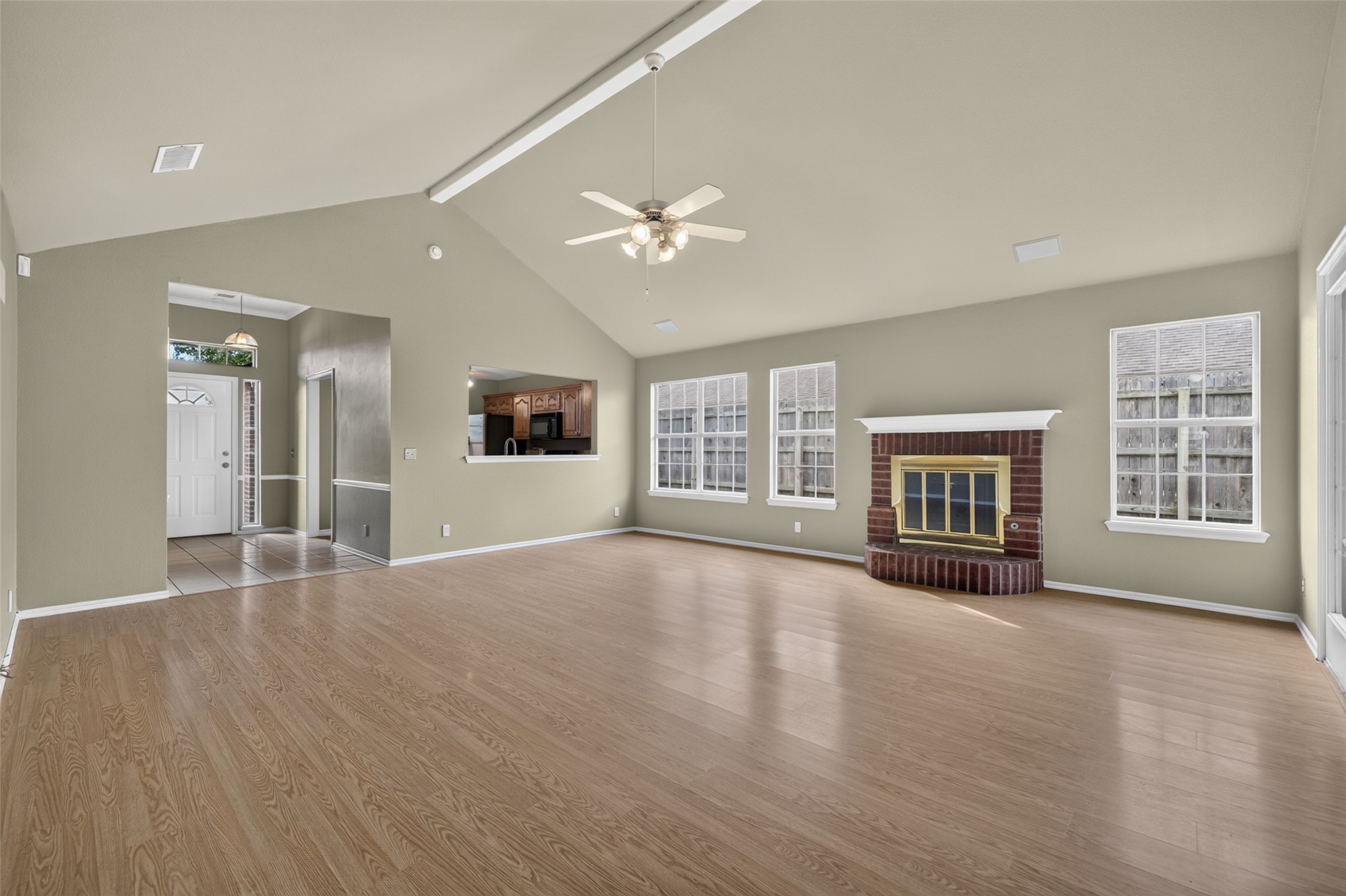 11912 S Gum Avenue Property Photo 7