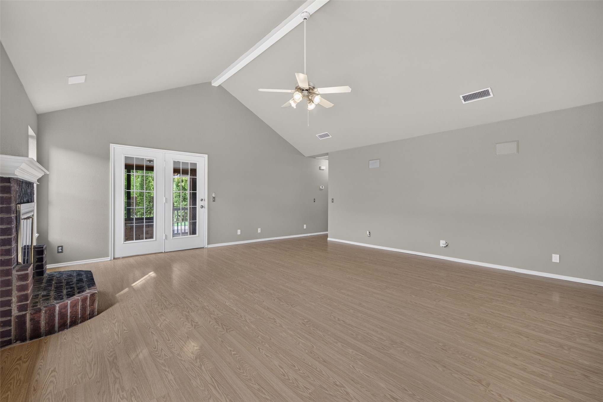 11912 S Gum Avenue Property Photo 8