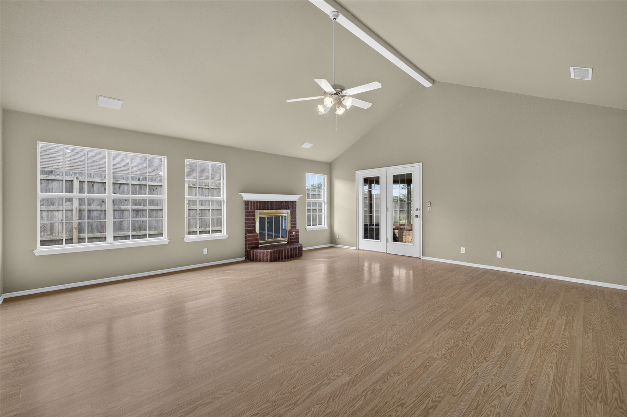 11912 S Gum Avenue Property Photo 9