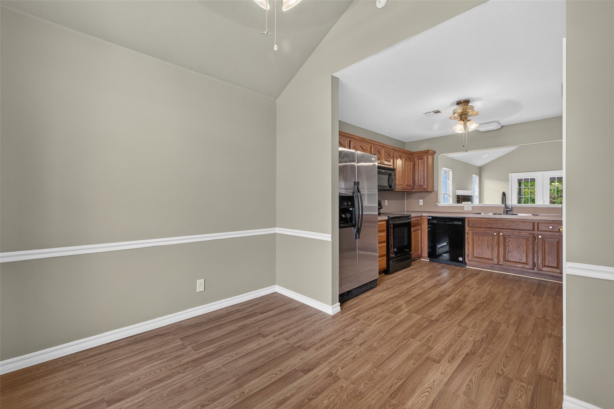 11912 S Gum Avenue Property Photo 11