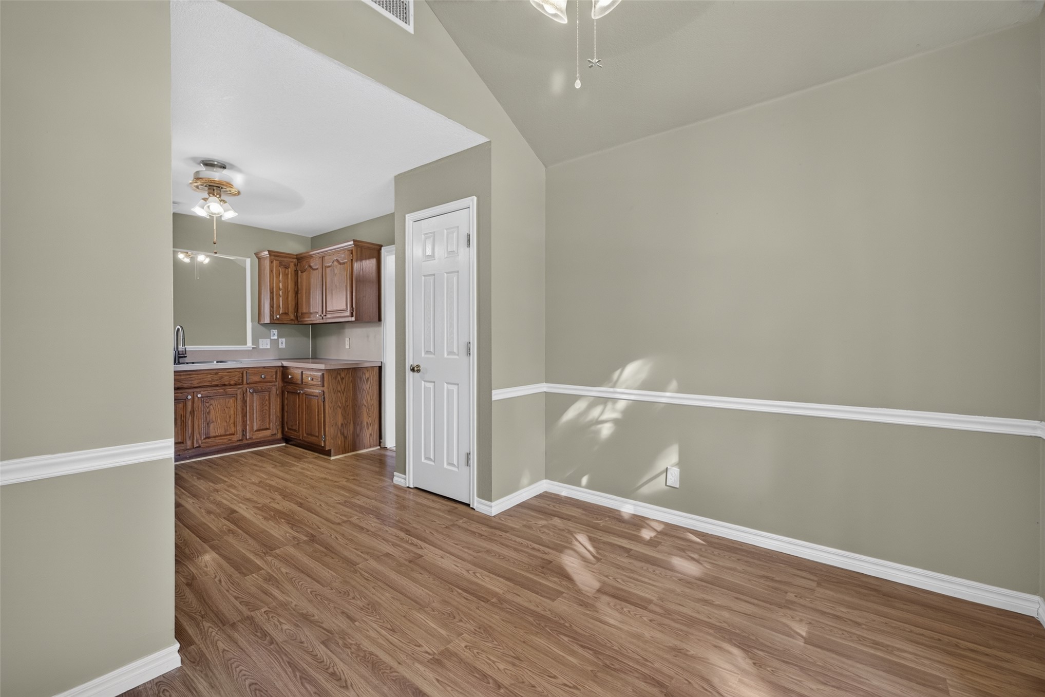 11912 S Gum Avenue Property Photo 12