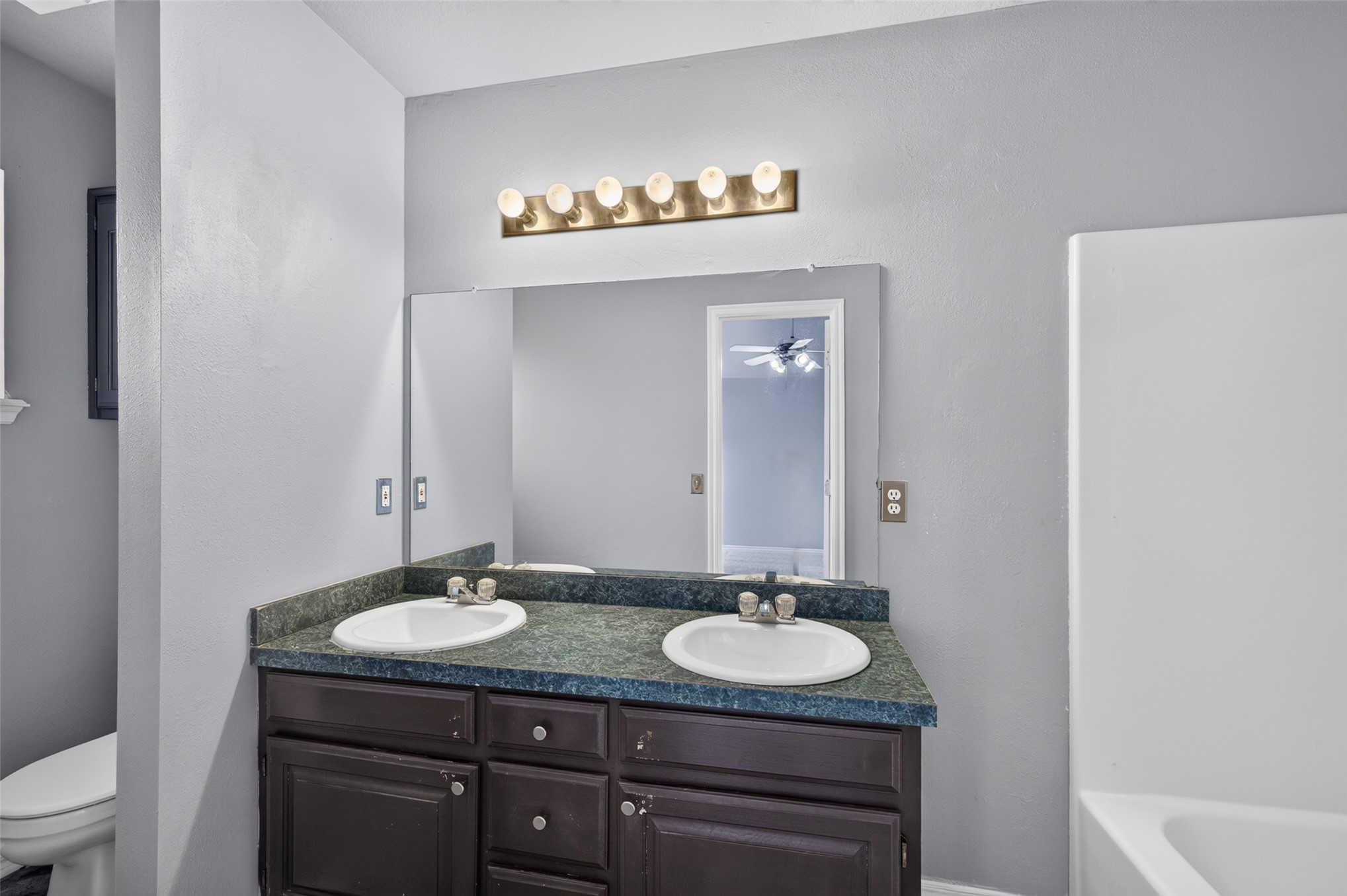 11912 S Gum Avenue Property Photo 20