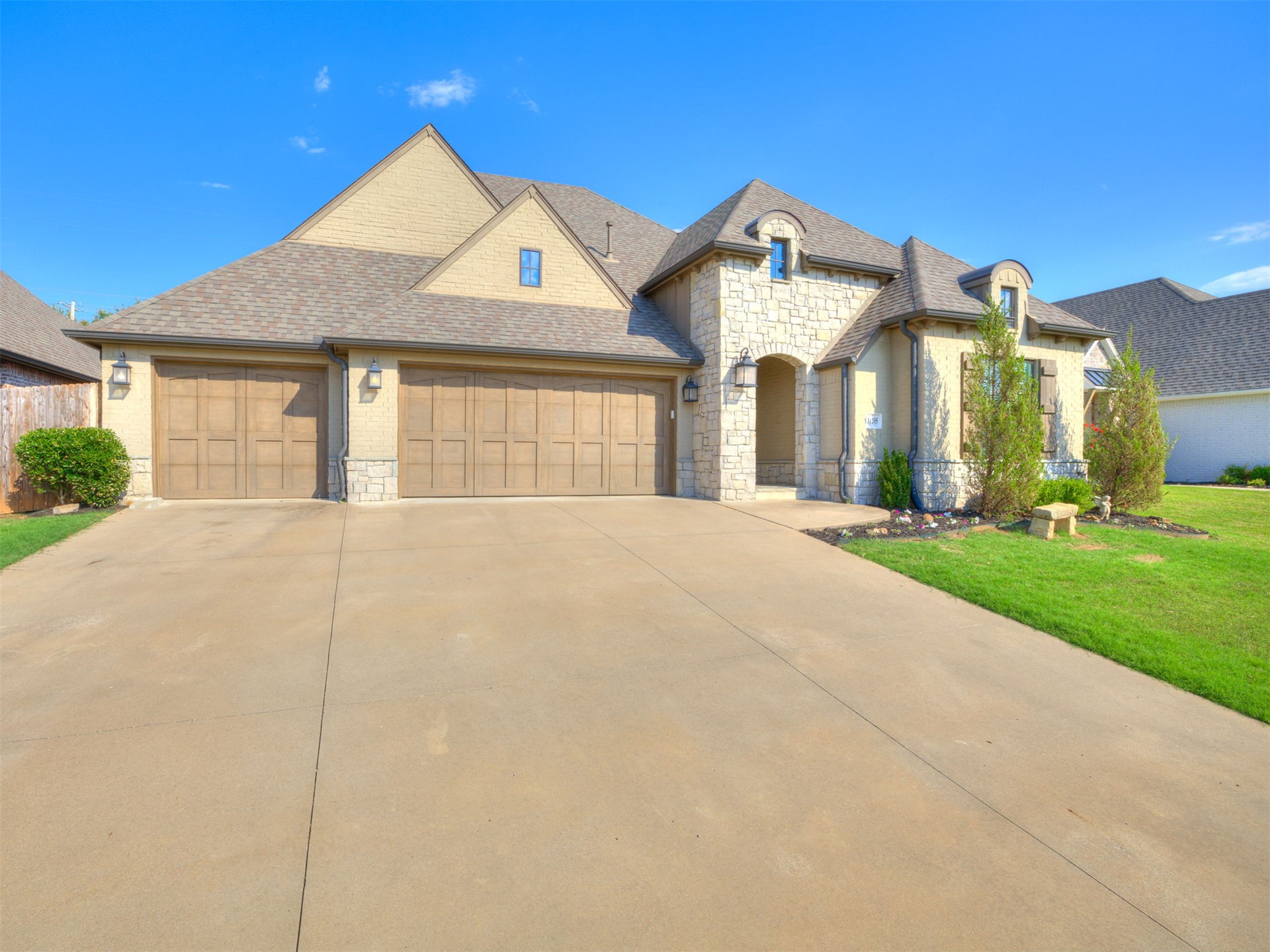 11205 S Redbud Street Property Photo 1