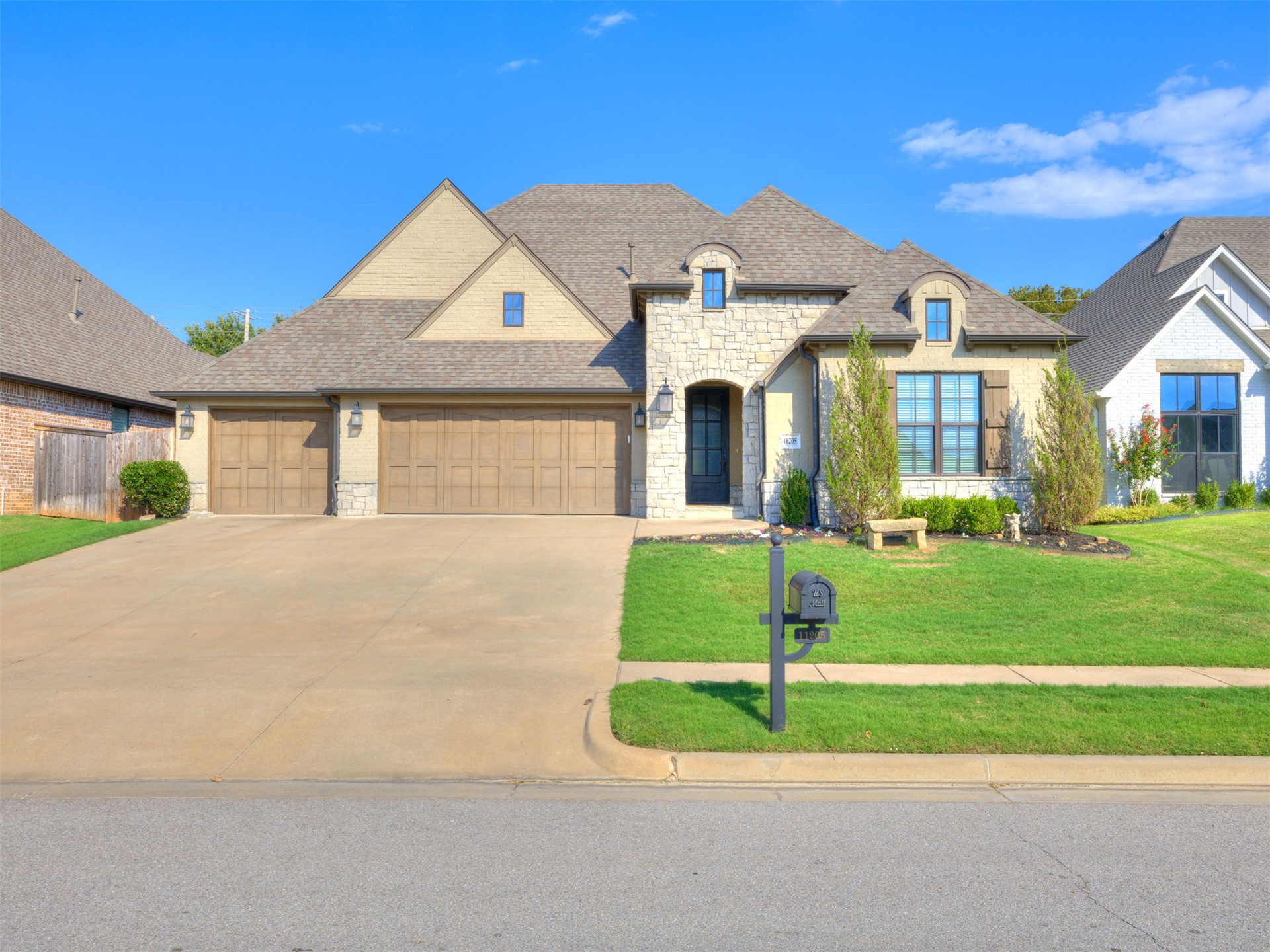 11205 S Redbud Street Property Photo 2