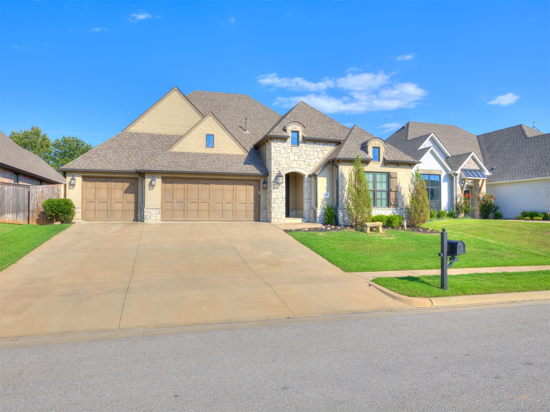 11205 S Redbud Street Property Photo 3