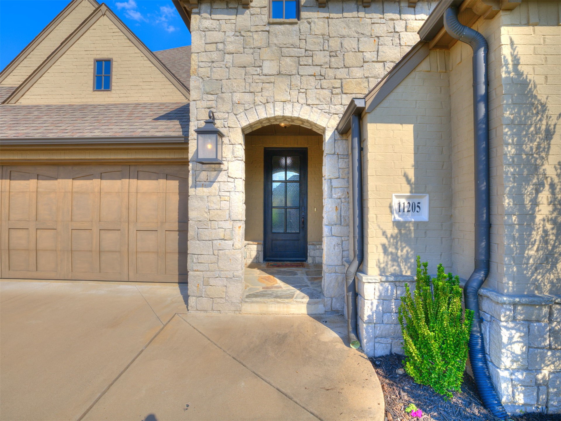 11205 S Redbud Street Property Photo 4