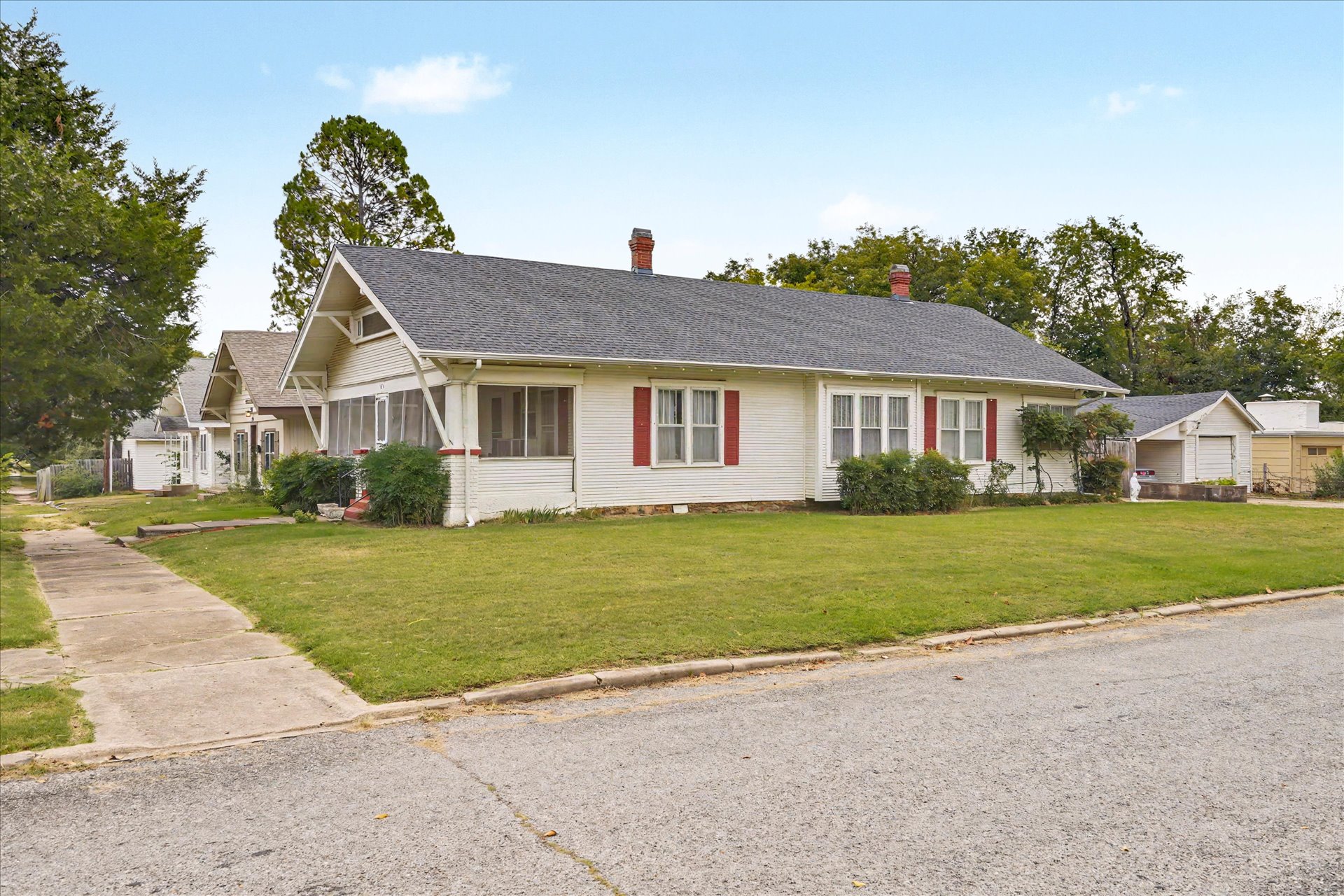 520 W Cleveland Avenue Property Photo 3
