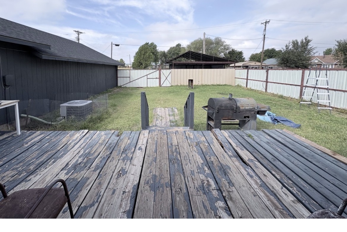 923 E Avenue Property Photo 2
