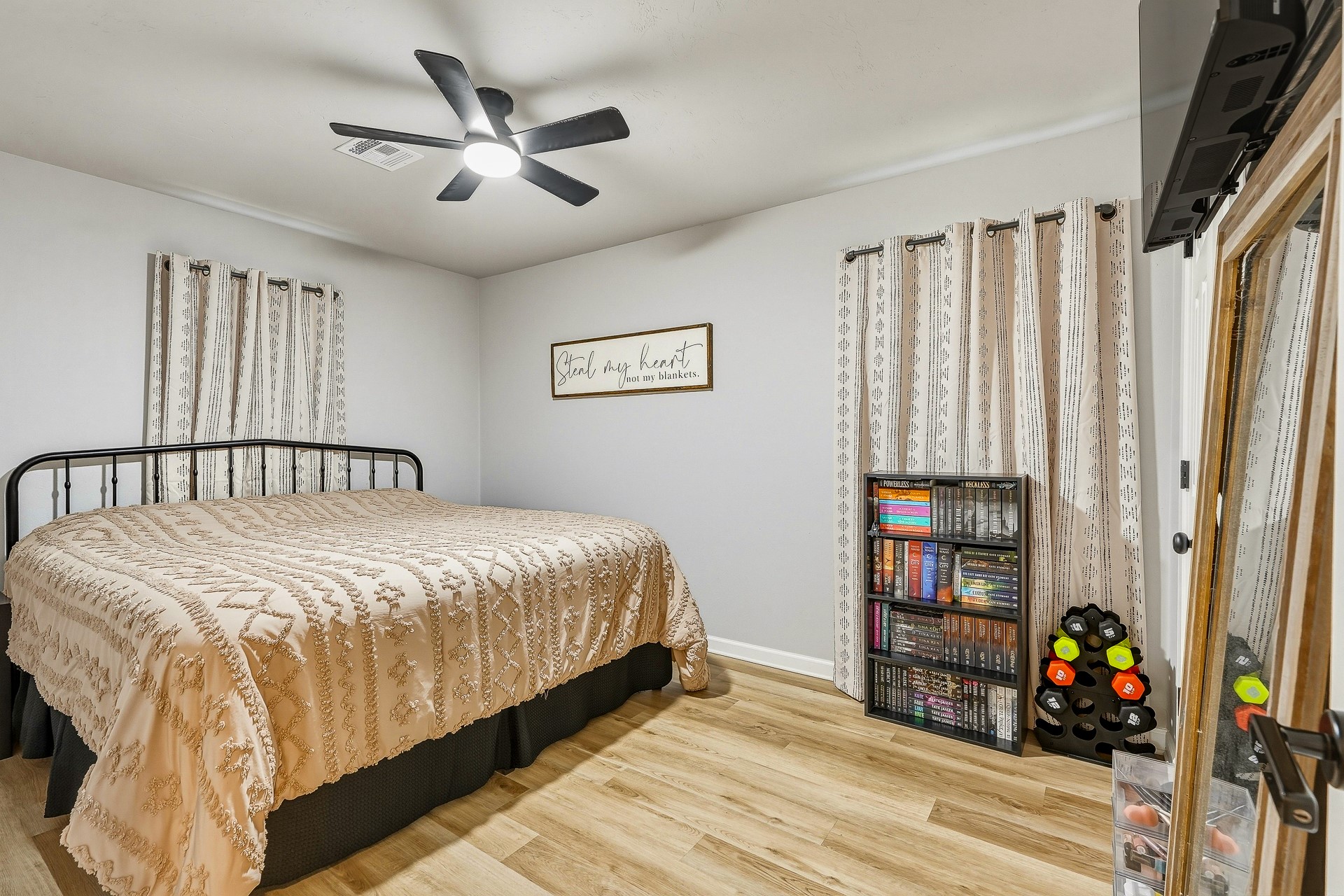 905 Charles Drive Property Photo 14