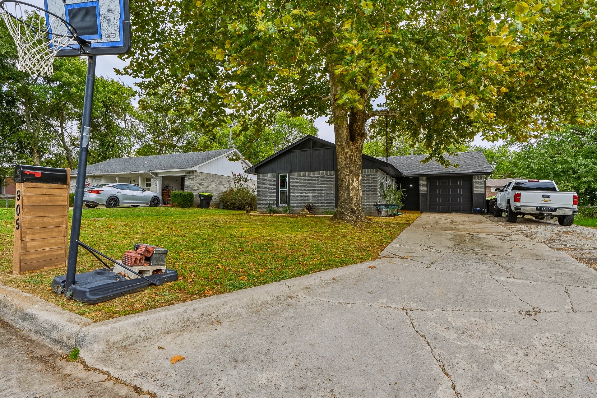 905 Charles Drive Property Photo 29