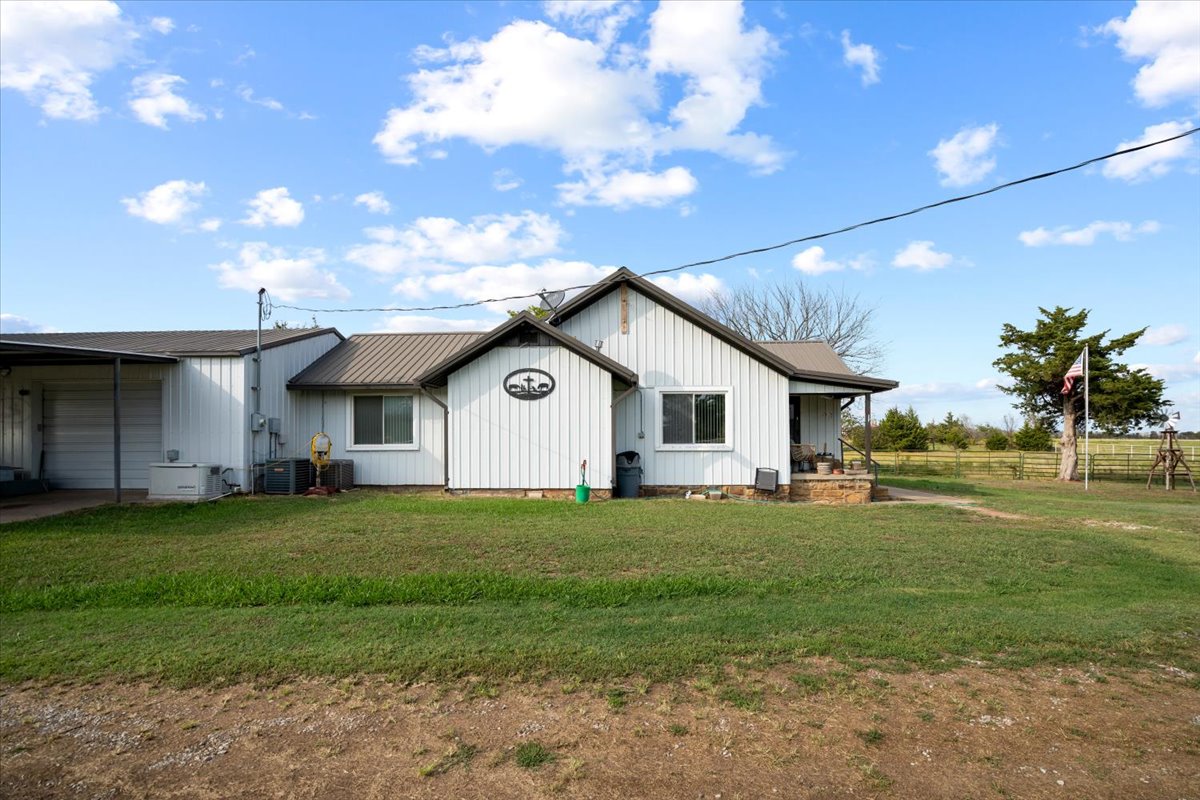 135 Washington Boulevard Property Photo 2