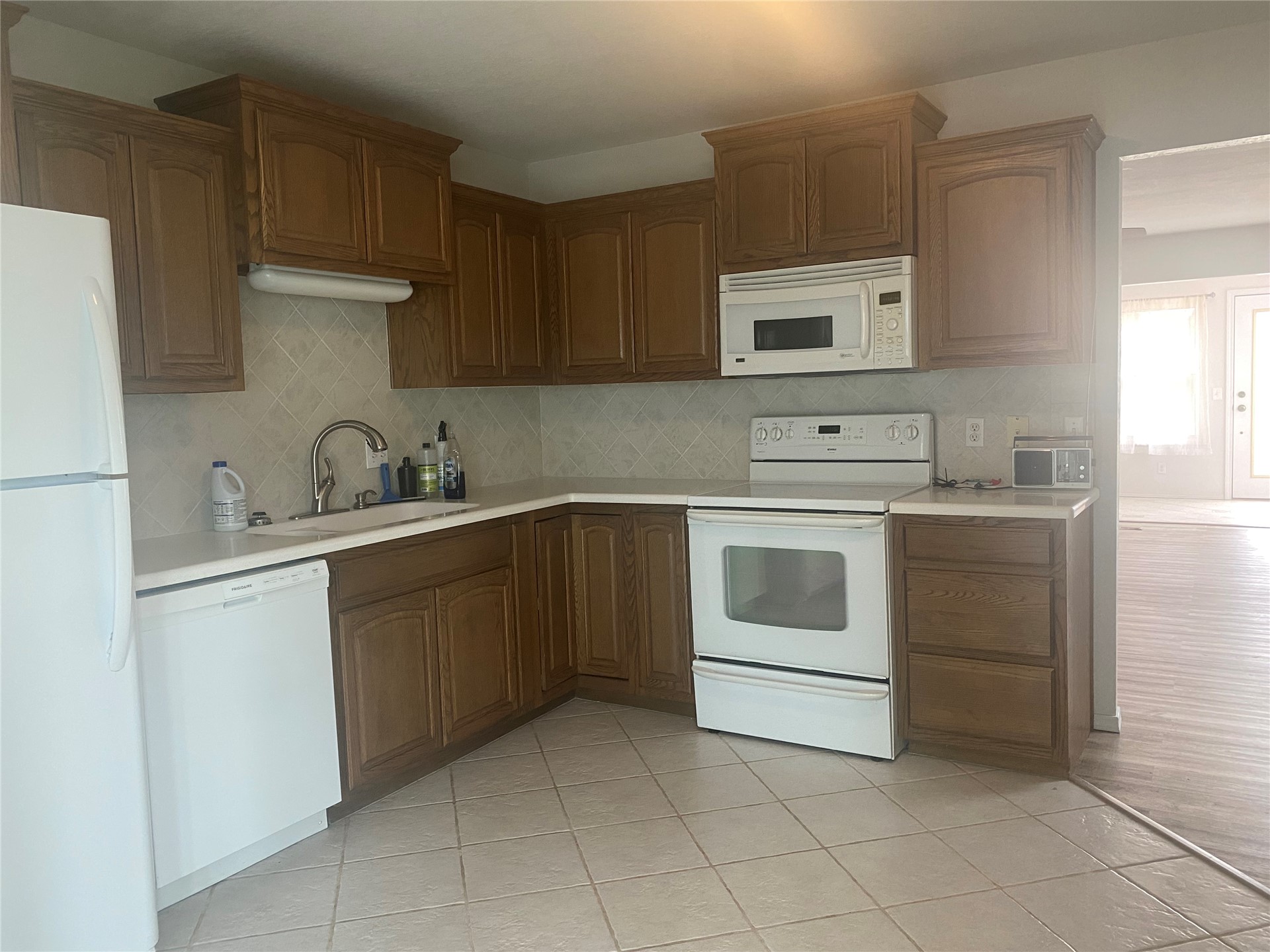 11022 S 85th East Avenue B Property Photo 5