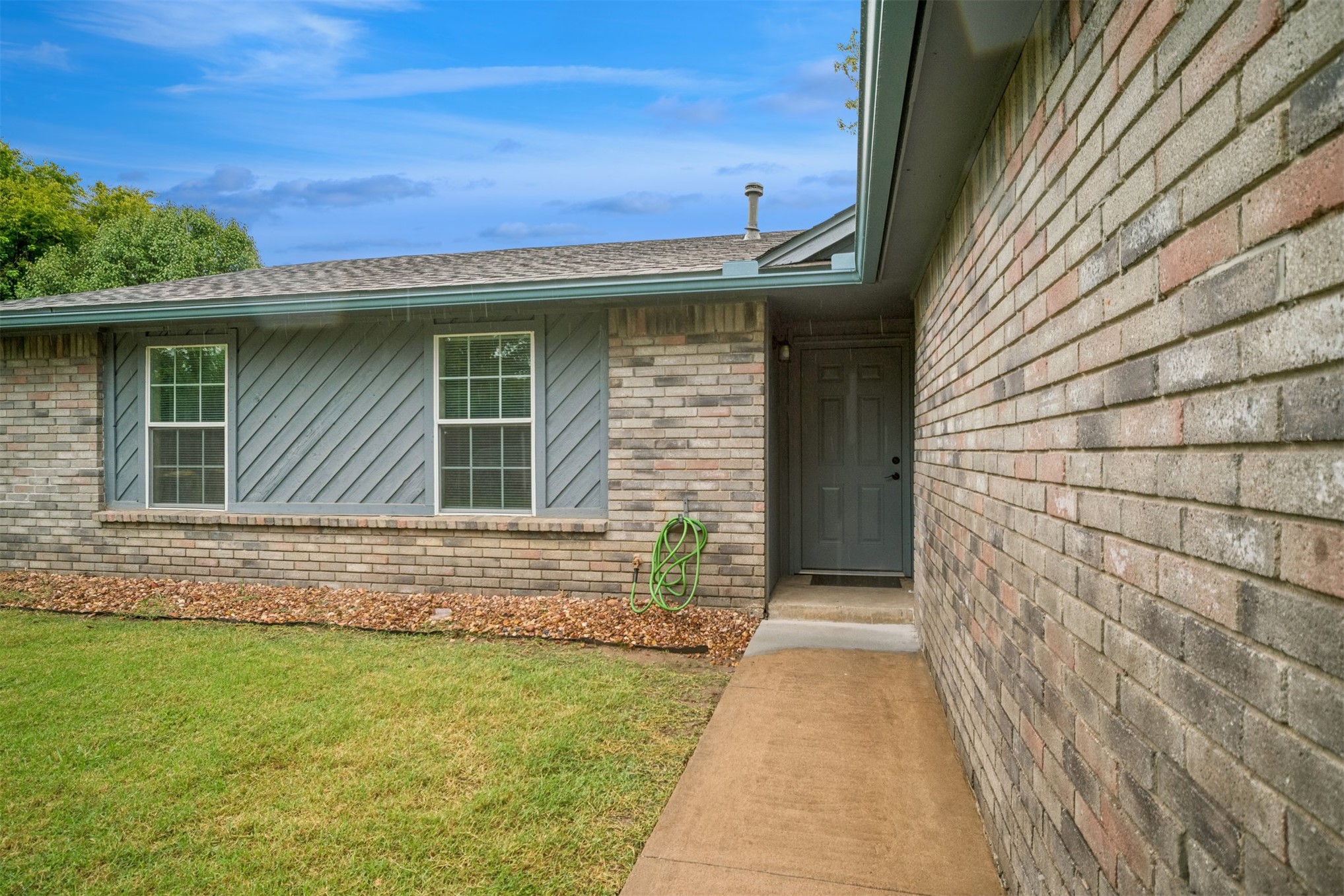 14004 S Poplar Street Property Photo 2