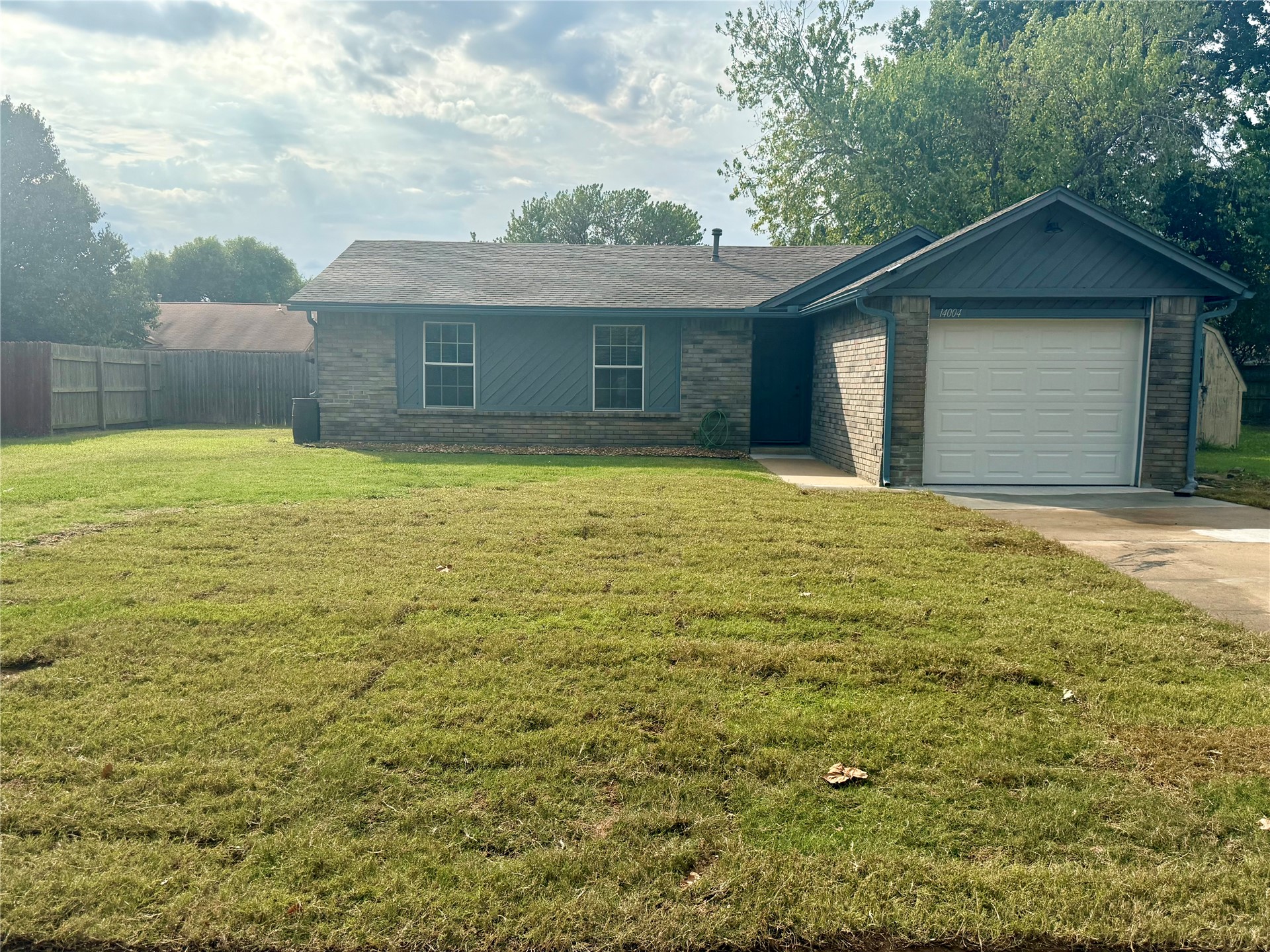 14004 S Poplar Street Property Photo 3