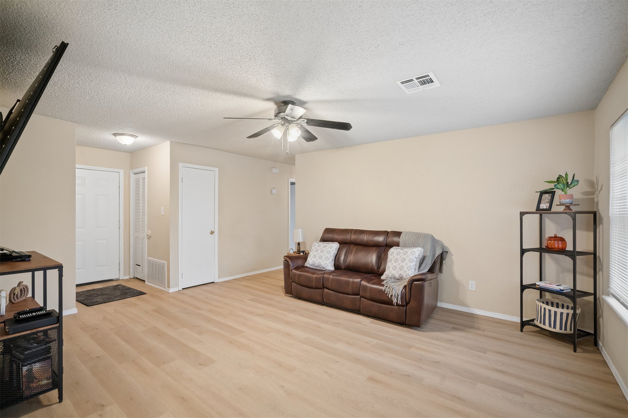 14004 S Poplar Street Property Photo 5