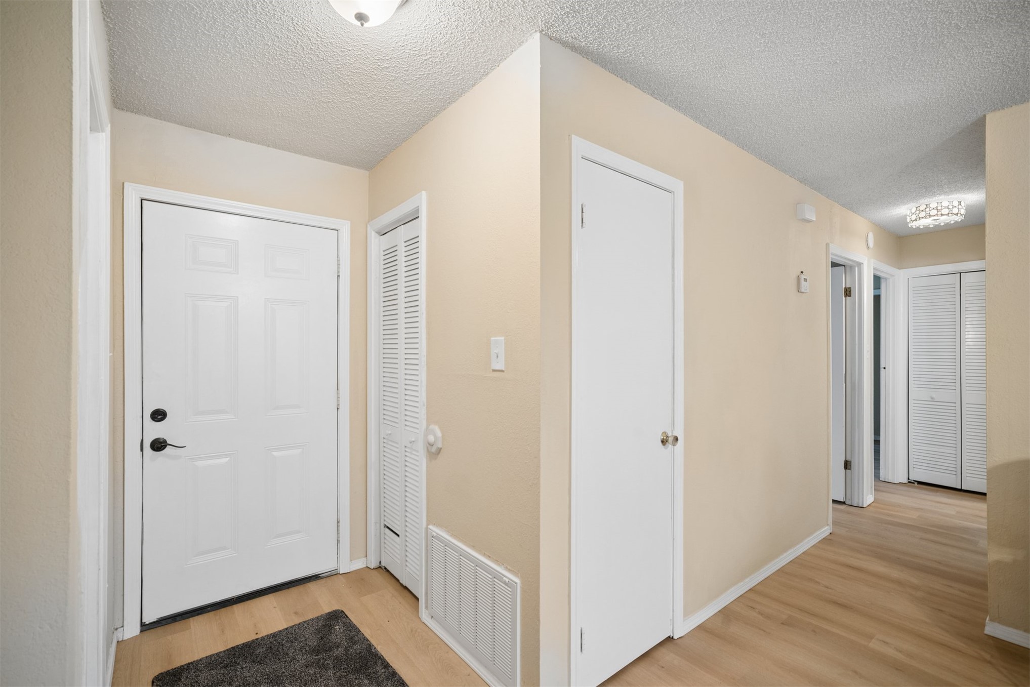 14004 S Poplar Street Property Photo 7