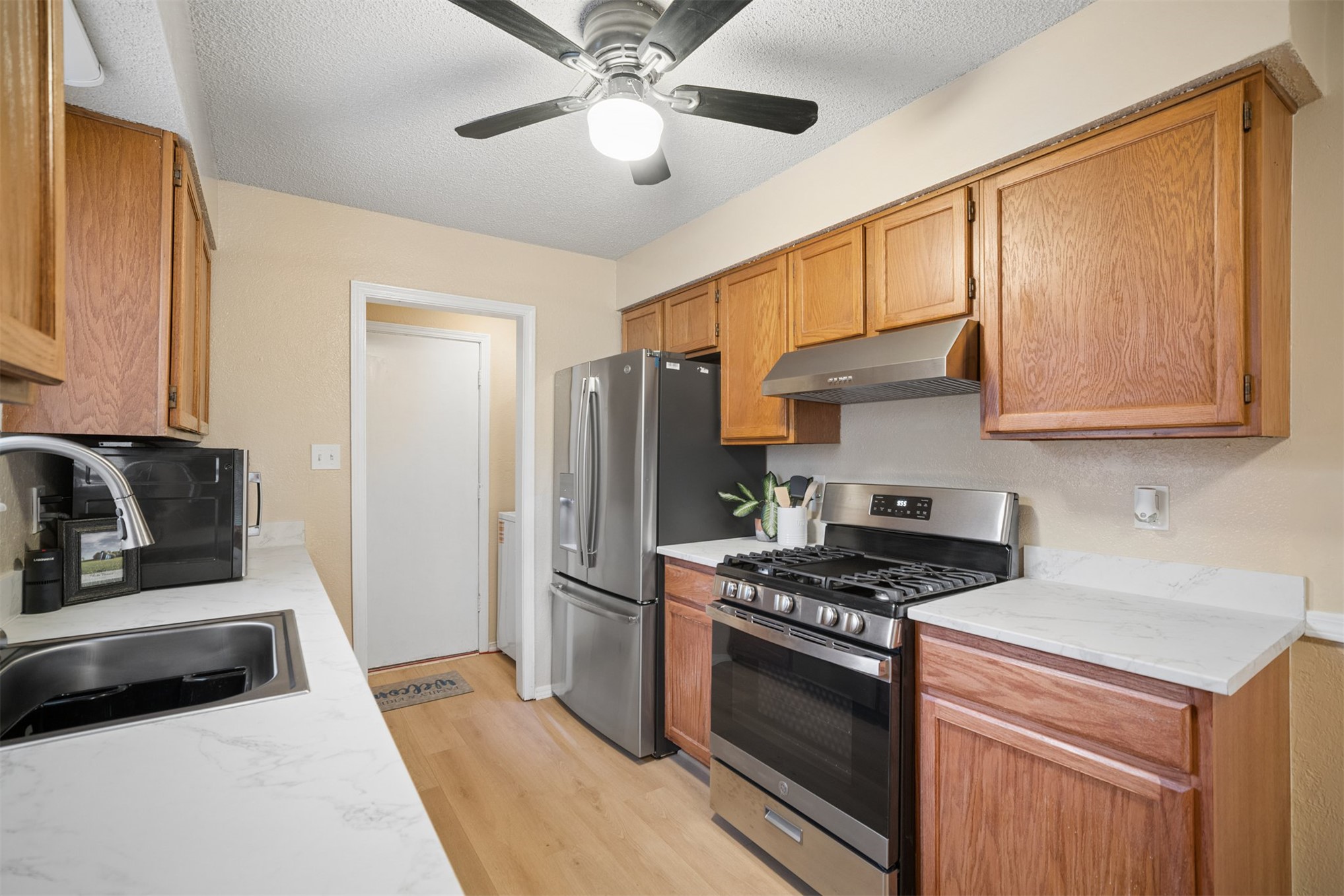 14004 S Poplar Street Property Photo 9