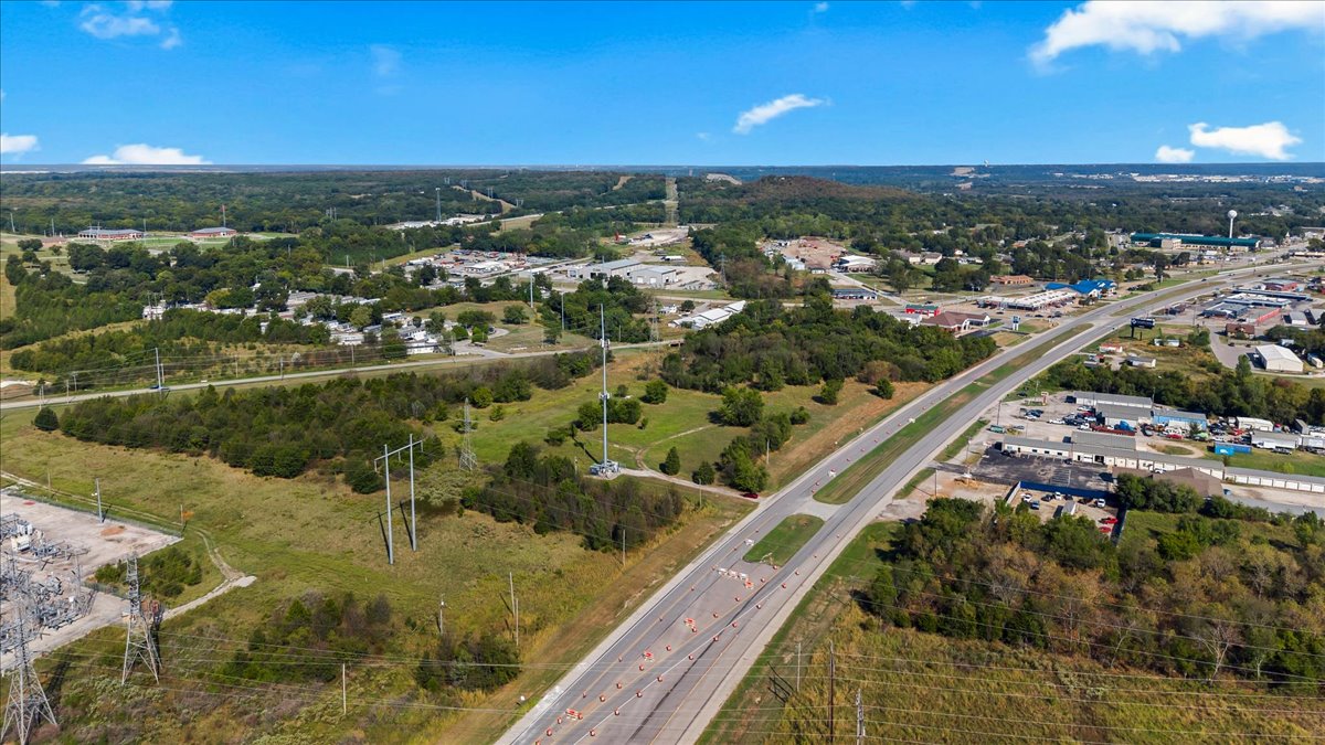 1487 N Highway 66 Highway Property Photo 2