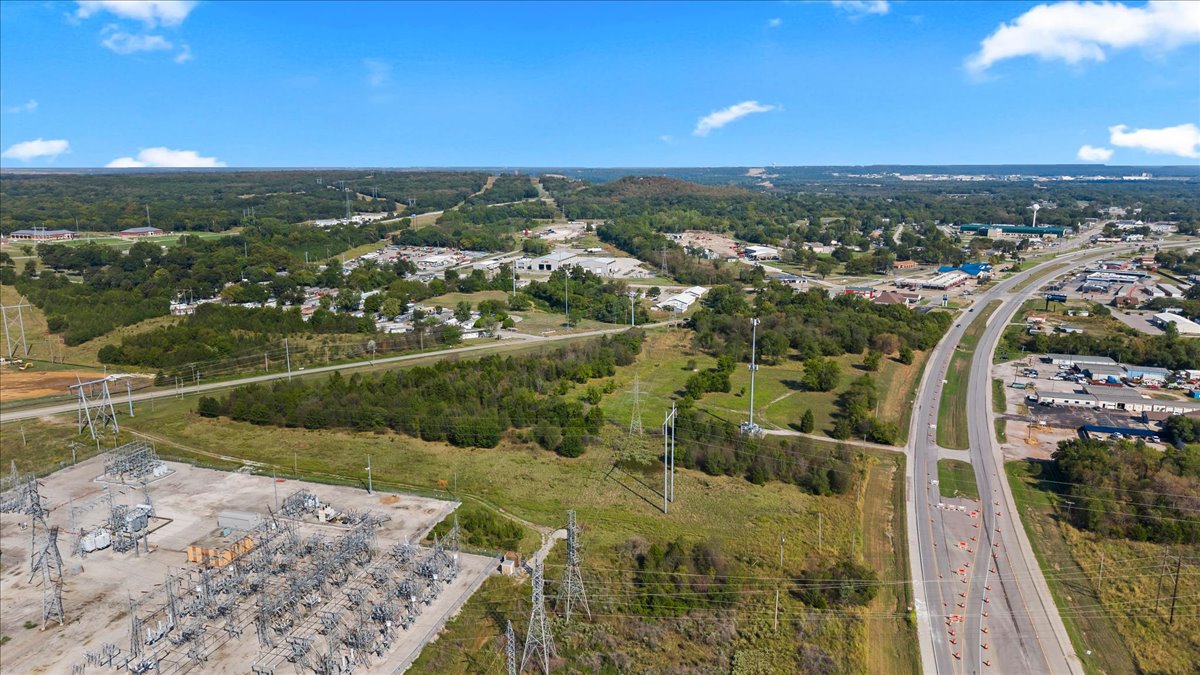 1487 N Highway 66 Highway Property Photo 3